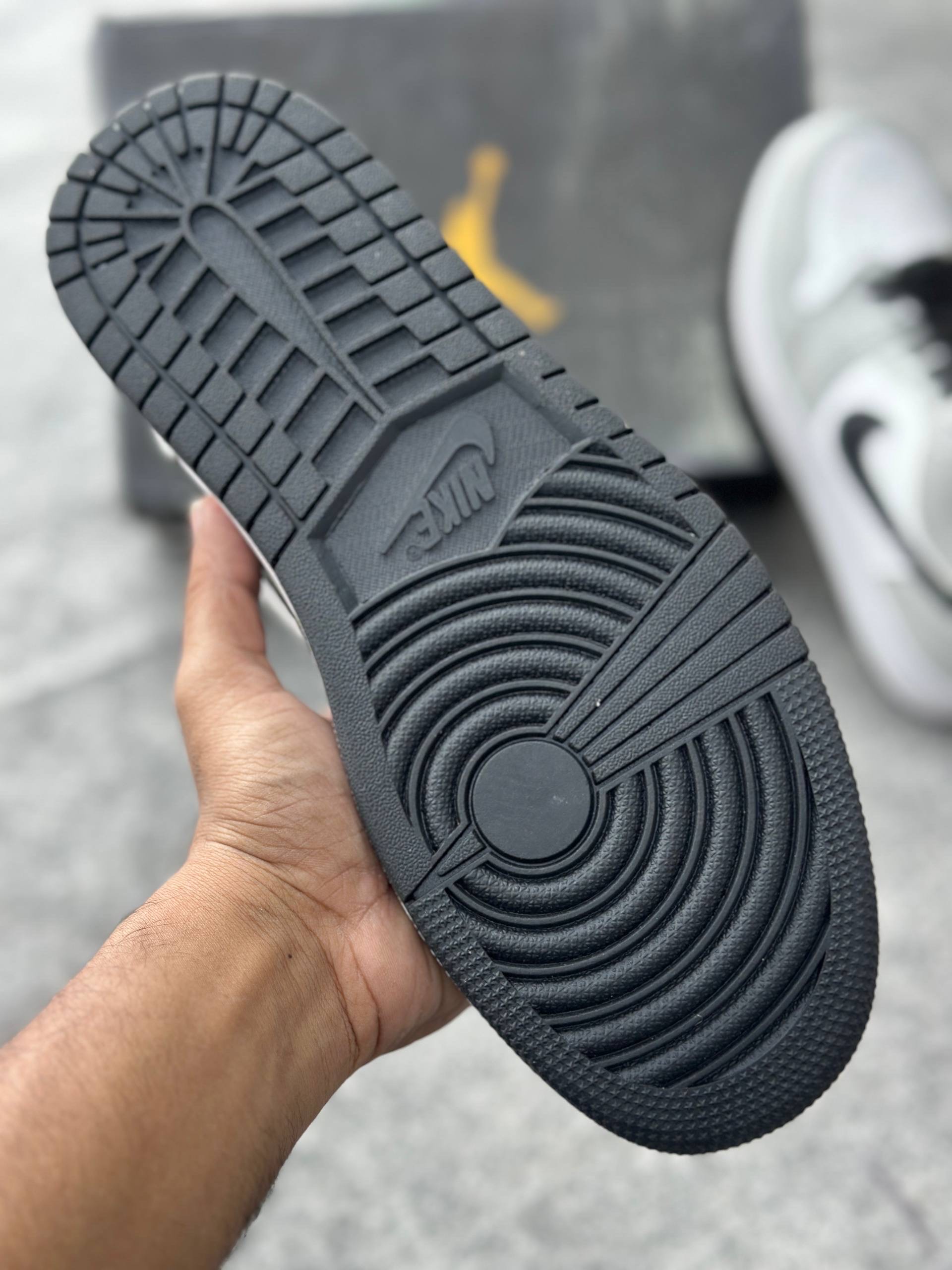 Air Jordan 1 Low: Light Smoke Grey (1:1) thumbnail 5