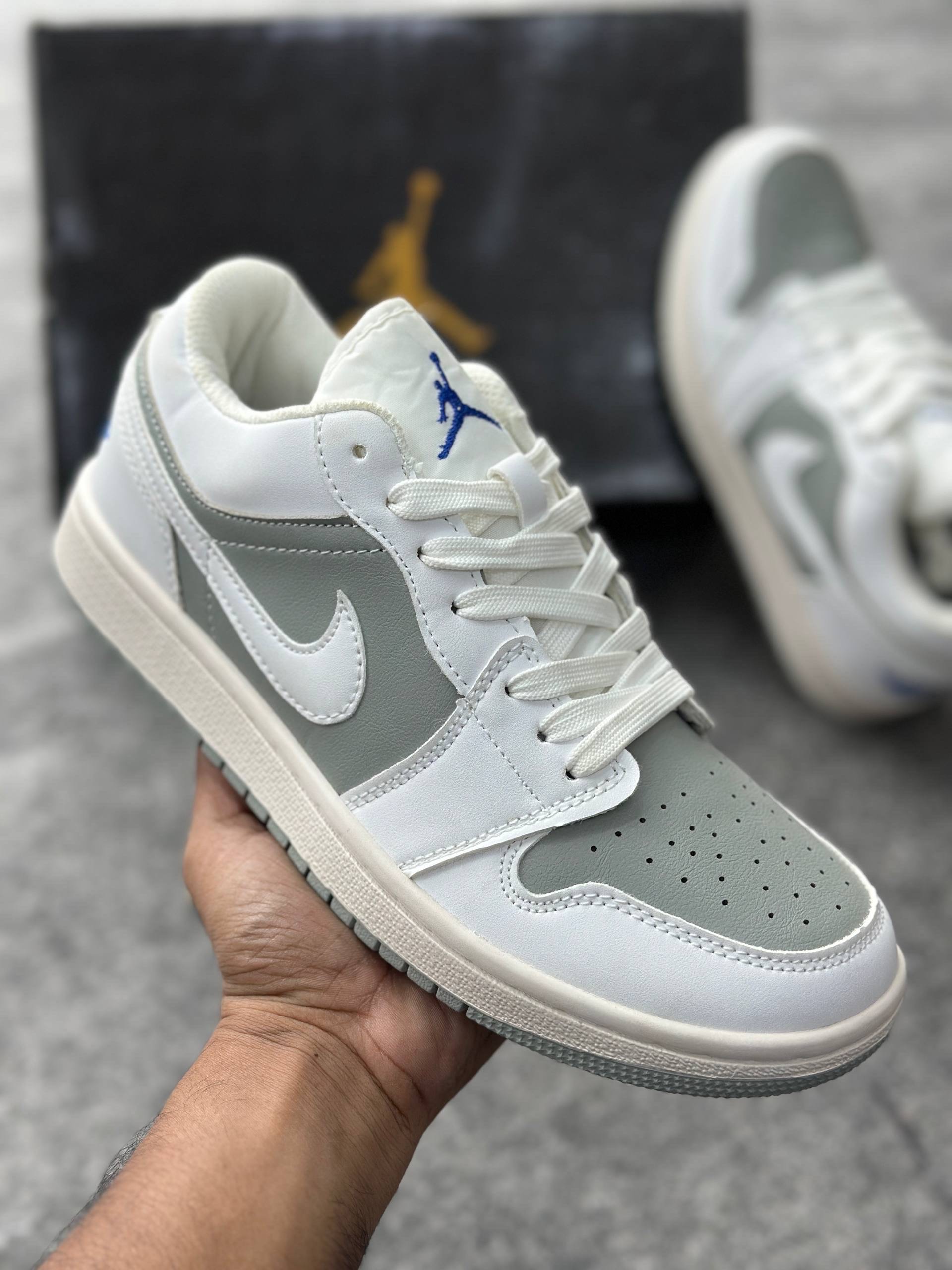 Air Jordan 1 Low: White/Wolf Grey (1:1) thumbnail 2