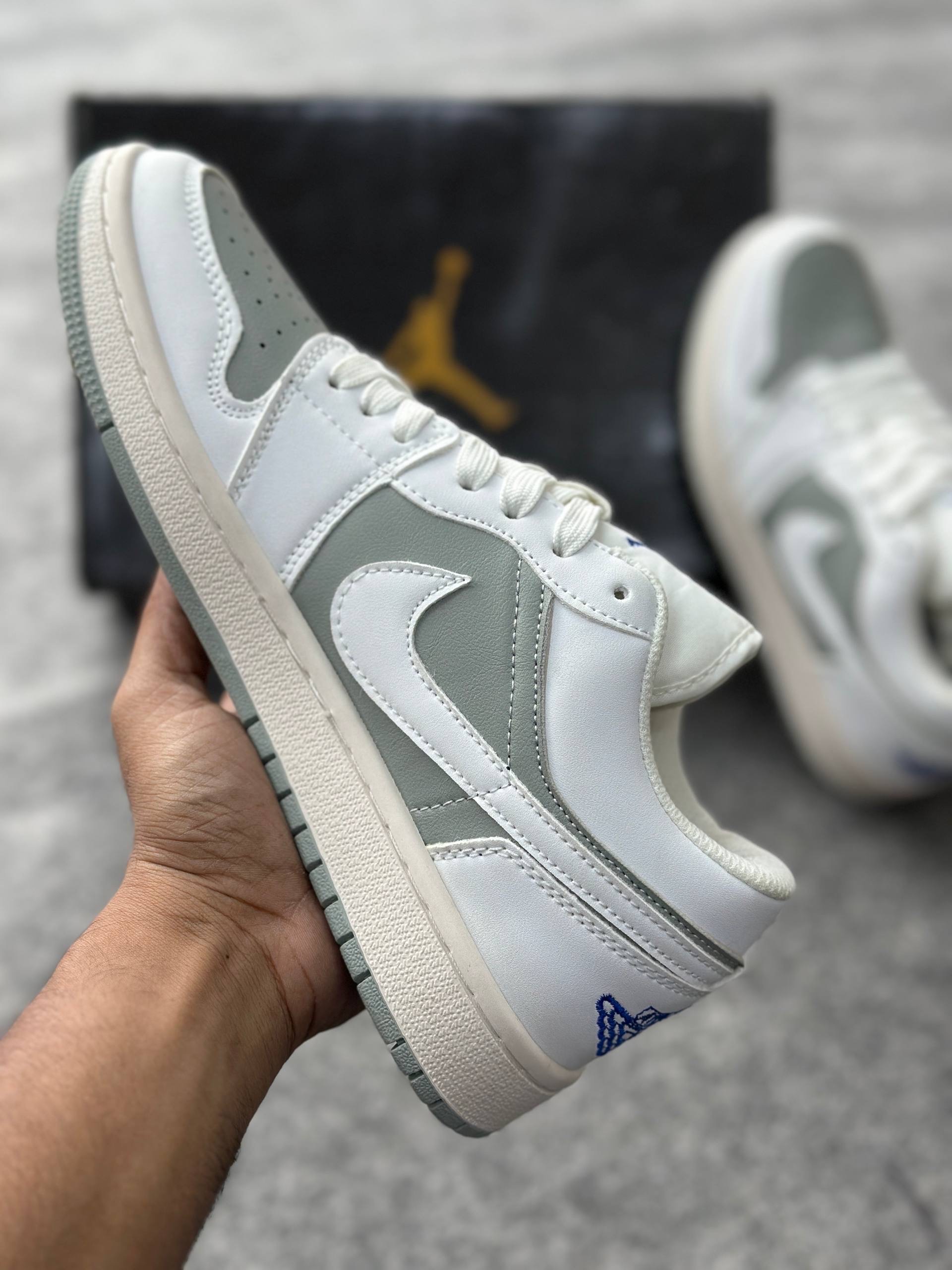 Air Jordan 1 Low: White/Wolf Grey (1:1) thumbnail 3