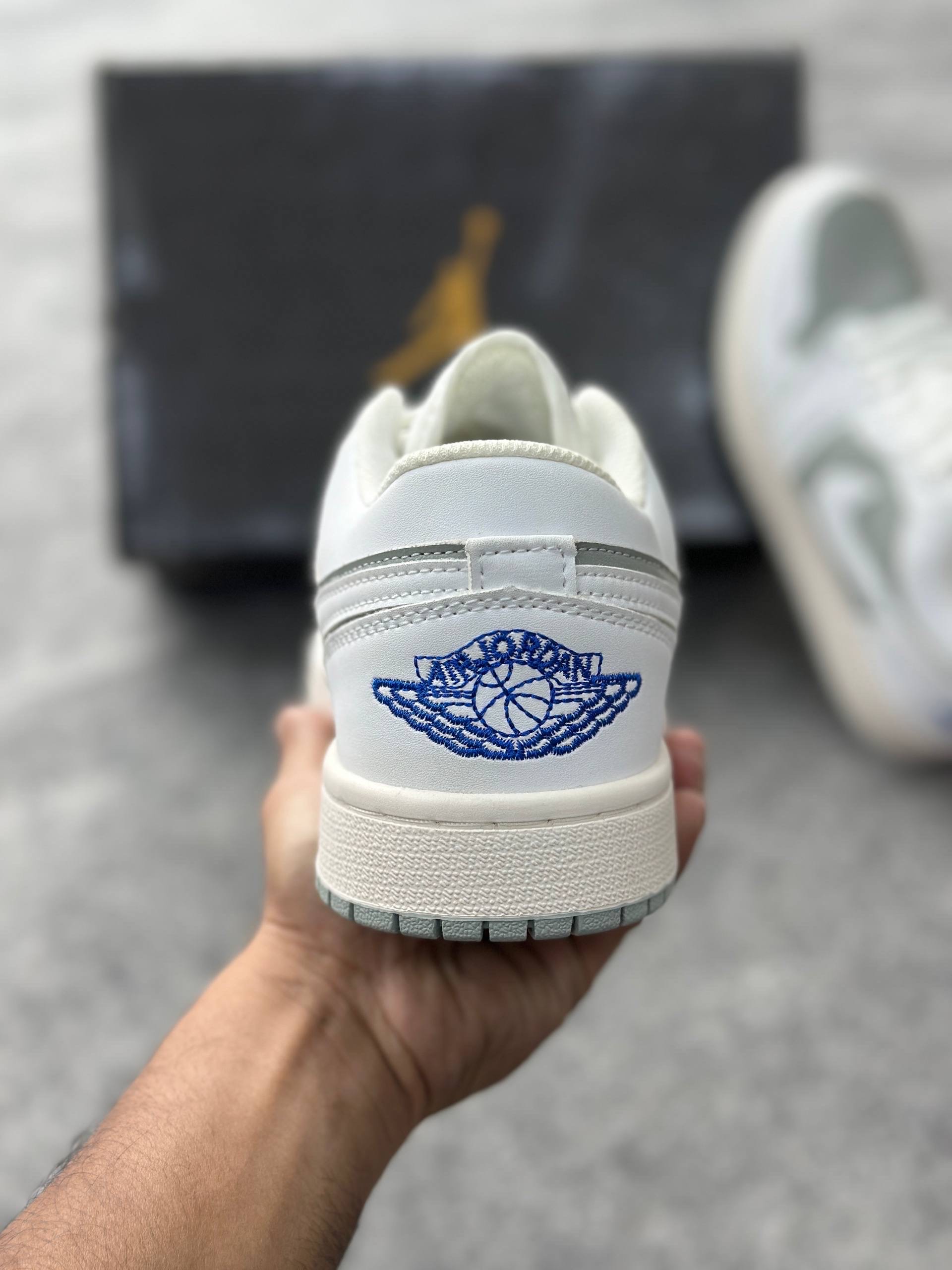 Air Jordan 1 Low: White/Wolf Grey (1:1) thumbnail 4