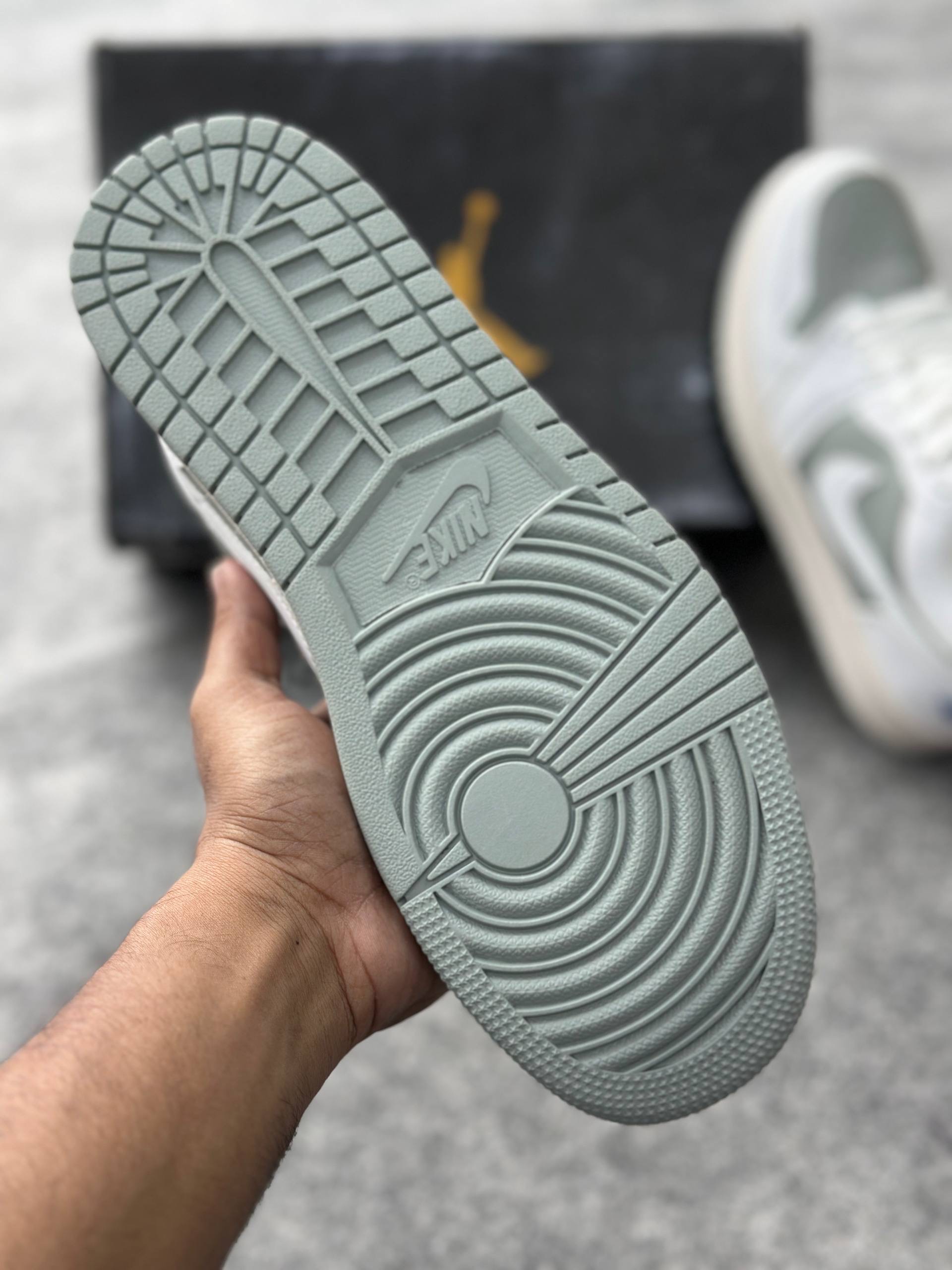 Air Jordan 1 Low: White/Wolf Grey (1:1) thumbnail 5