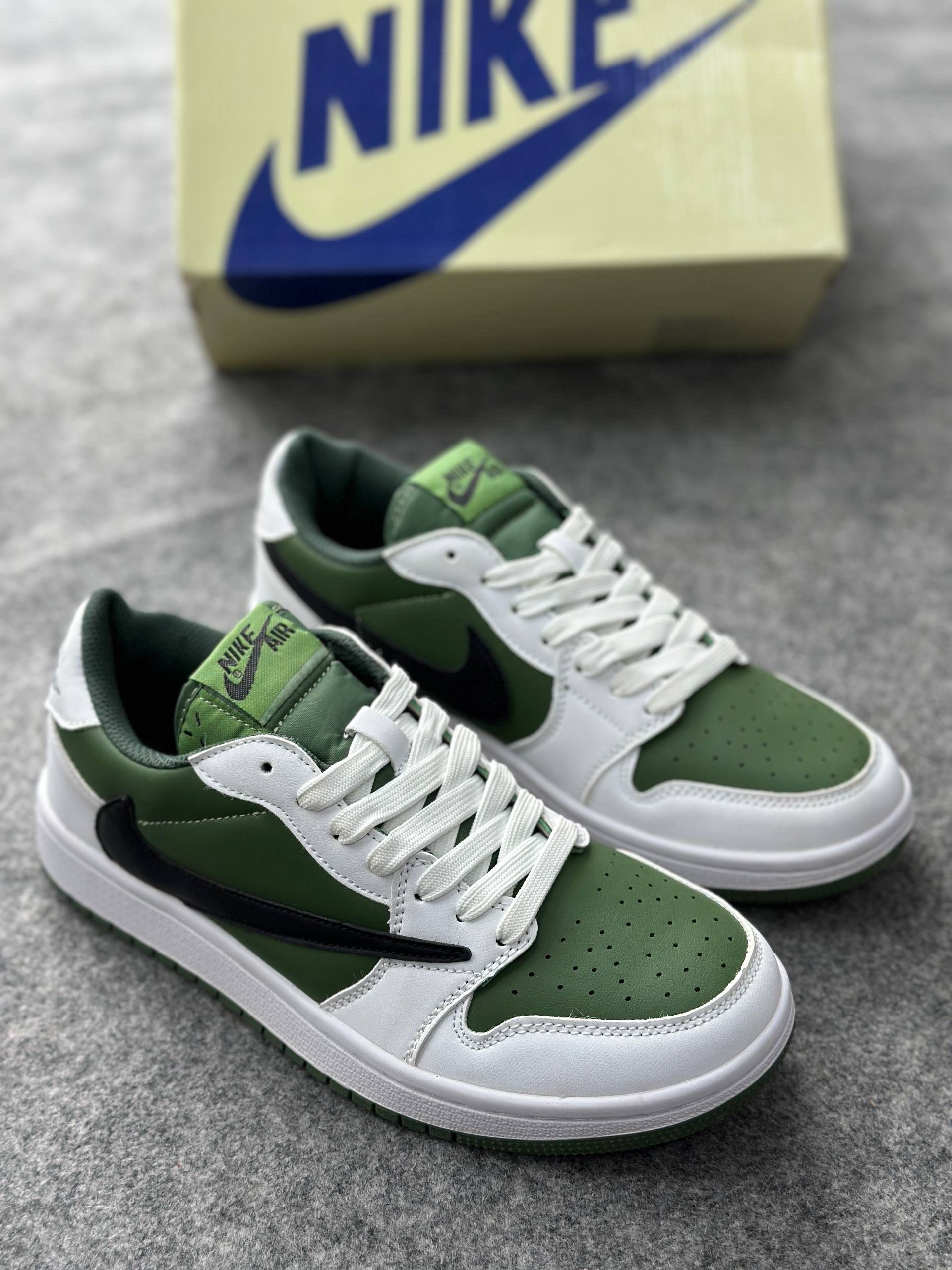 Air Jordan 1 x OG Travis Scott: Medium Olive (1:1)