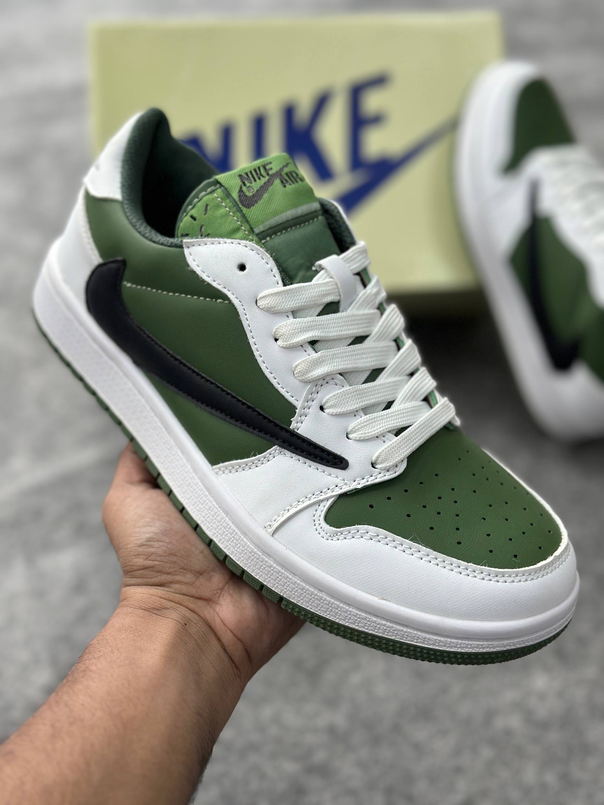 Air Jordan 1 x OG Travis Scott: Medium Olive (1:1) thumbnail 2