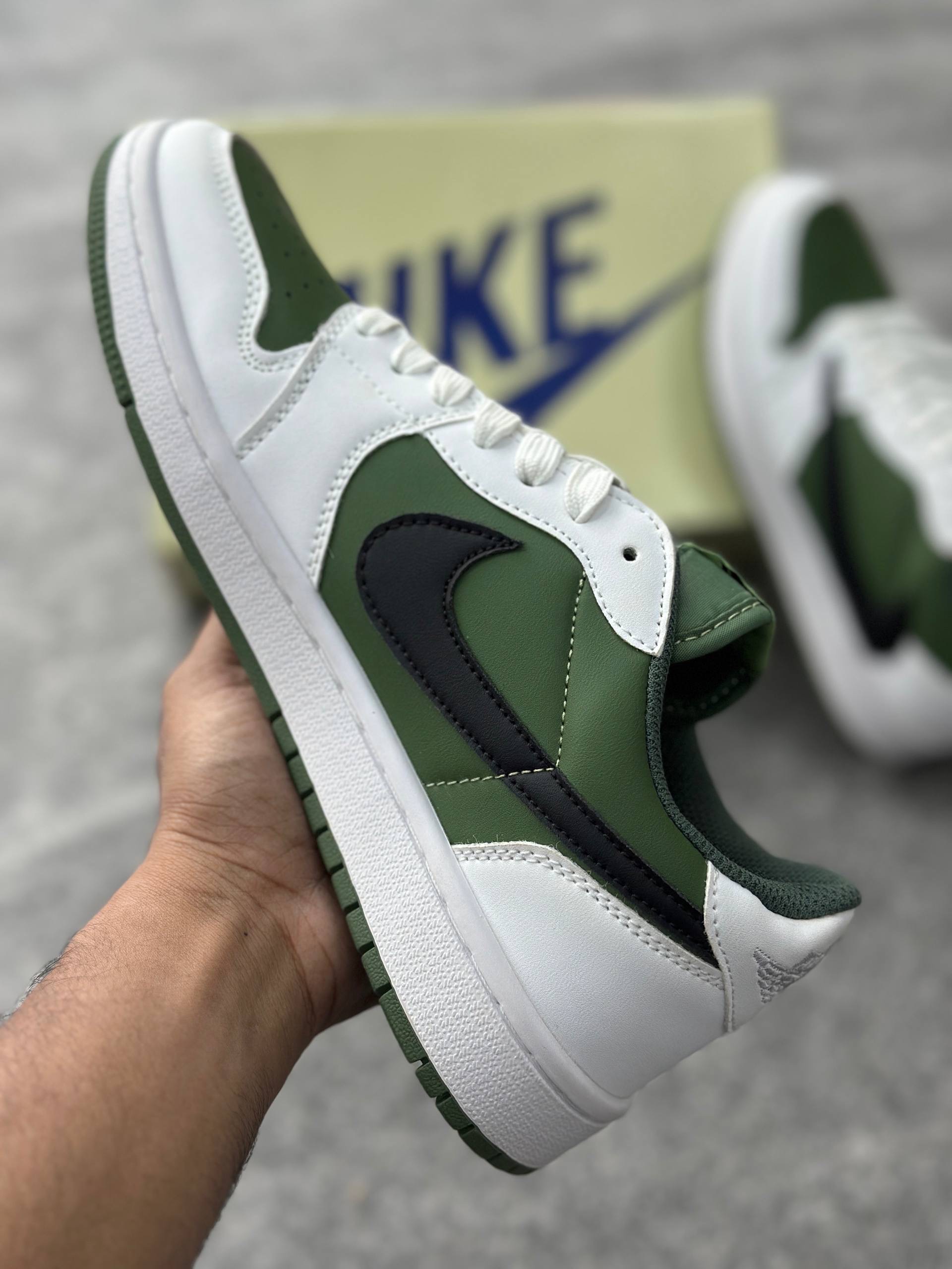Air Jordan 1 x OG Travis Scott: Medium Olive (1:1) thumbnail 3