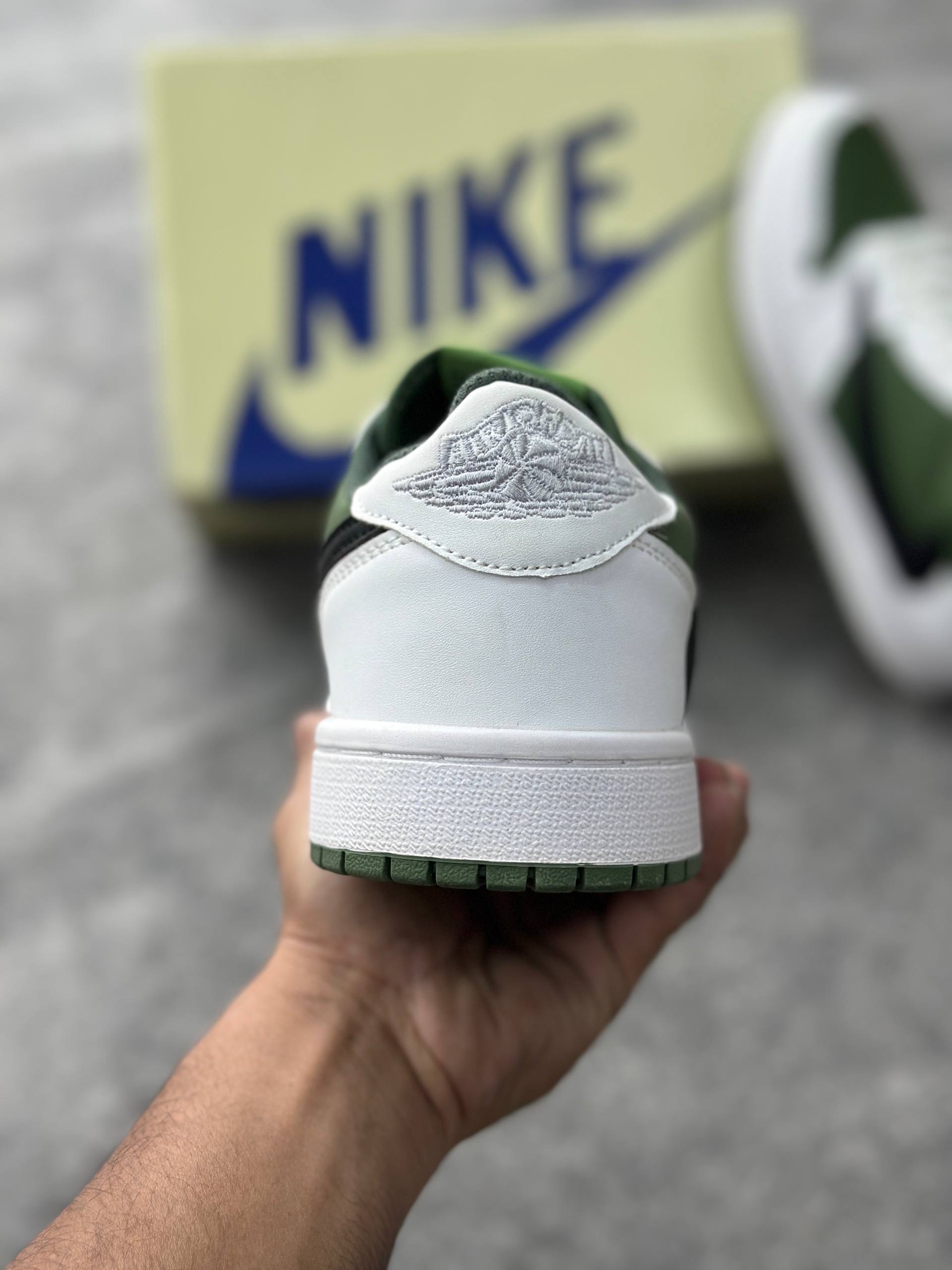 Air Jordan 1 x OG Travis Scott: Medium Olive (1:1) thumbnail 4