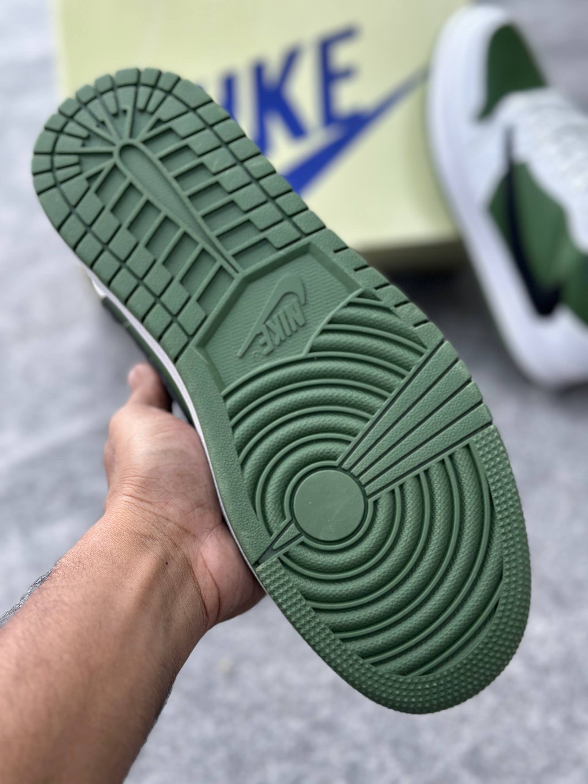 Air Jordan 1 x OG Travis Scott: Medium Olive (1:1) thumbnail 5