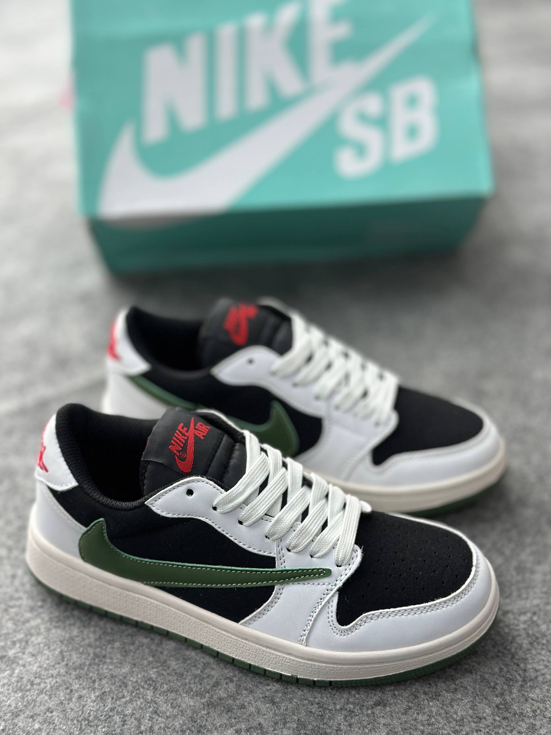 Jordan x Travis Scott- Air Jordan 1 Low OG: Medium Olive (1:1)