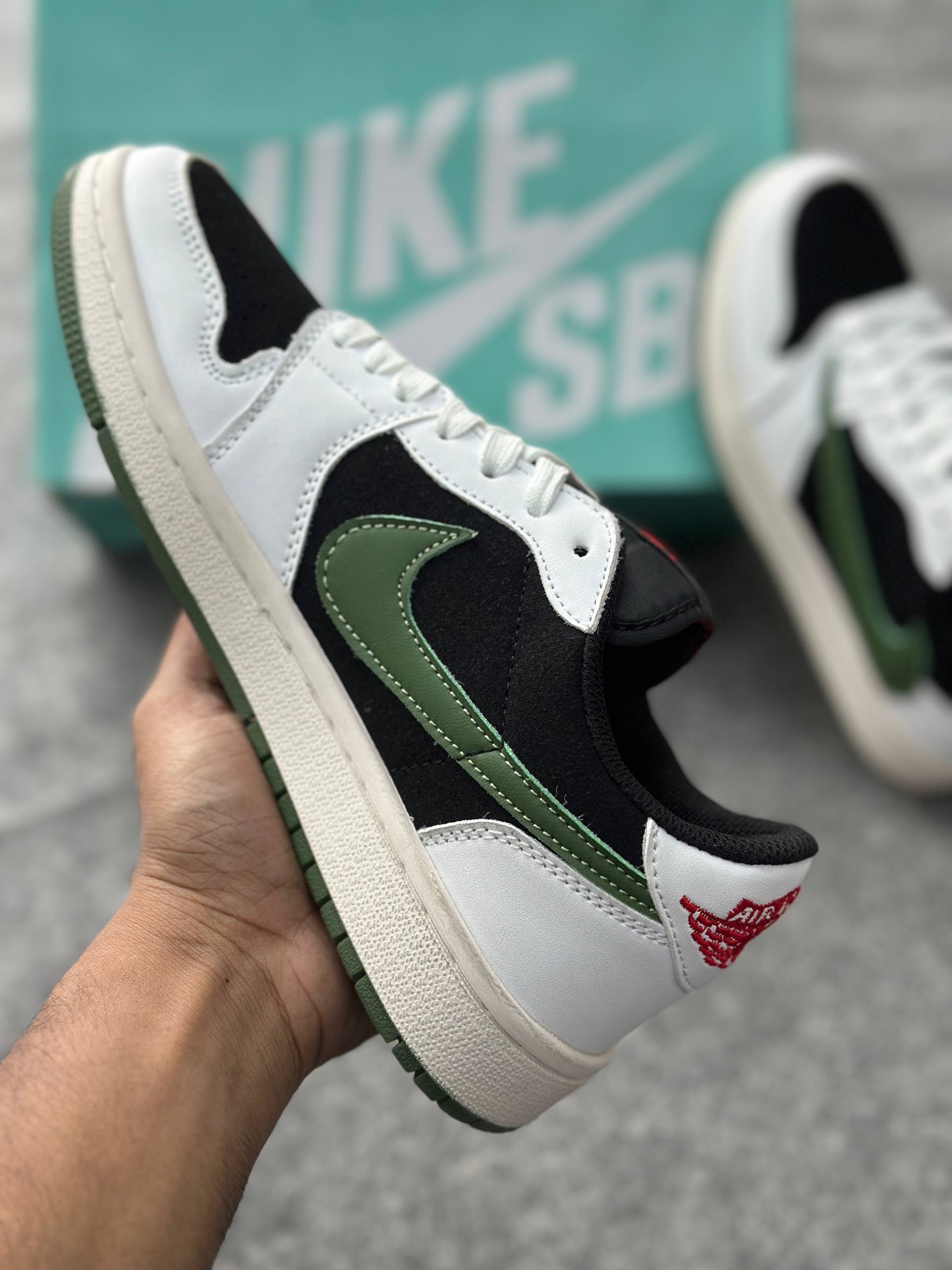Jordan x Travis Scott- Air Jordan 1 Low OG: Medium Olive (1:1) thumbnail 3