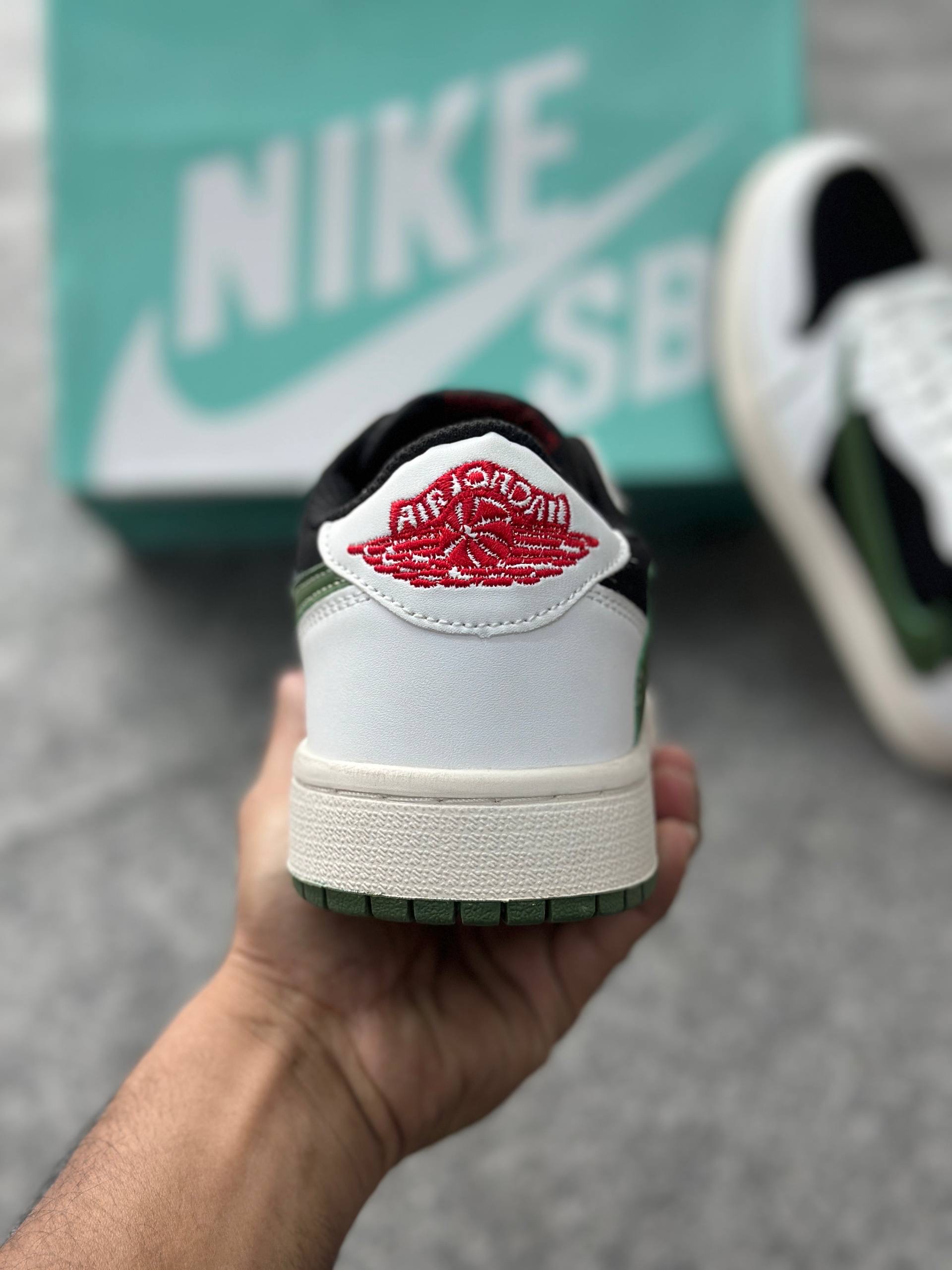 Jordan x Travis Scott- Air Jordan 1 Low OG: Medium Olive (1:1) thumbnail 4