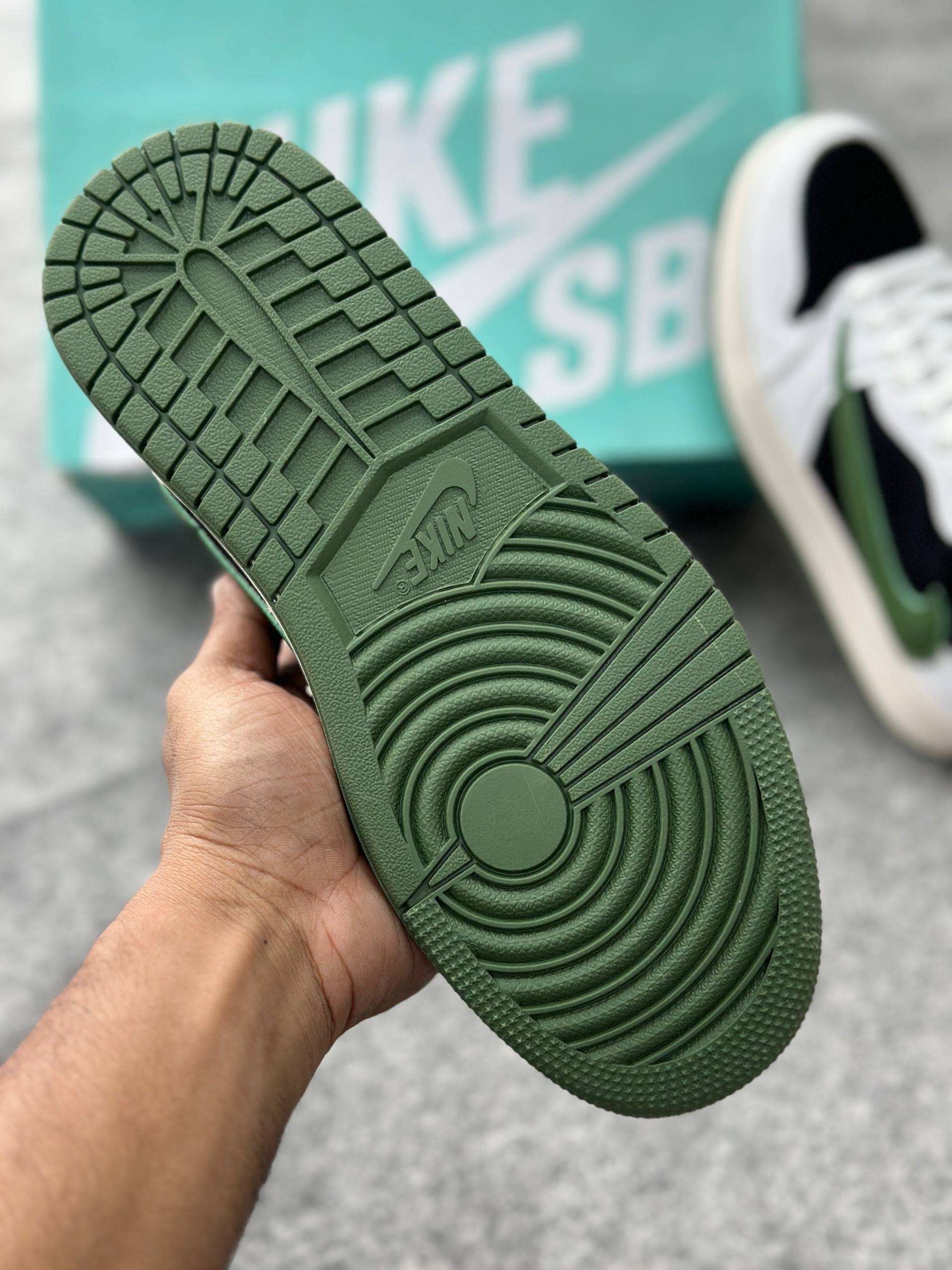 Jordan x Travis Scott- Air Jordan 1 Low OG: Medium Olive (1:1) thumbnail 5