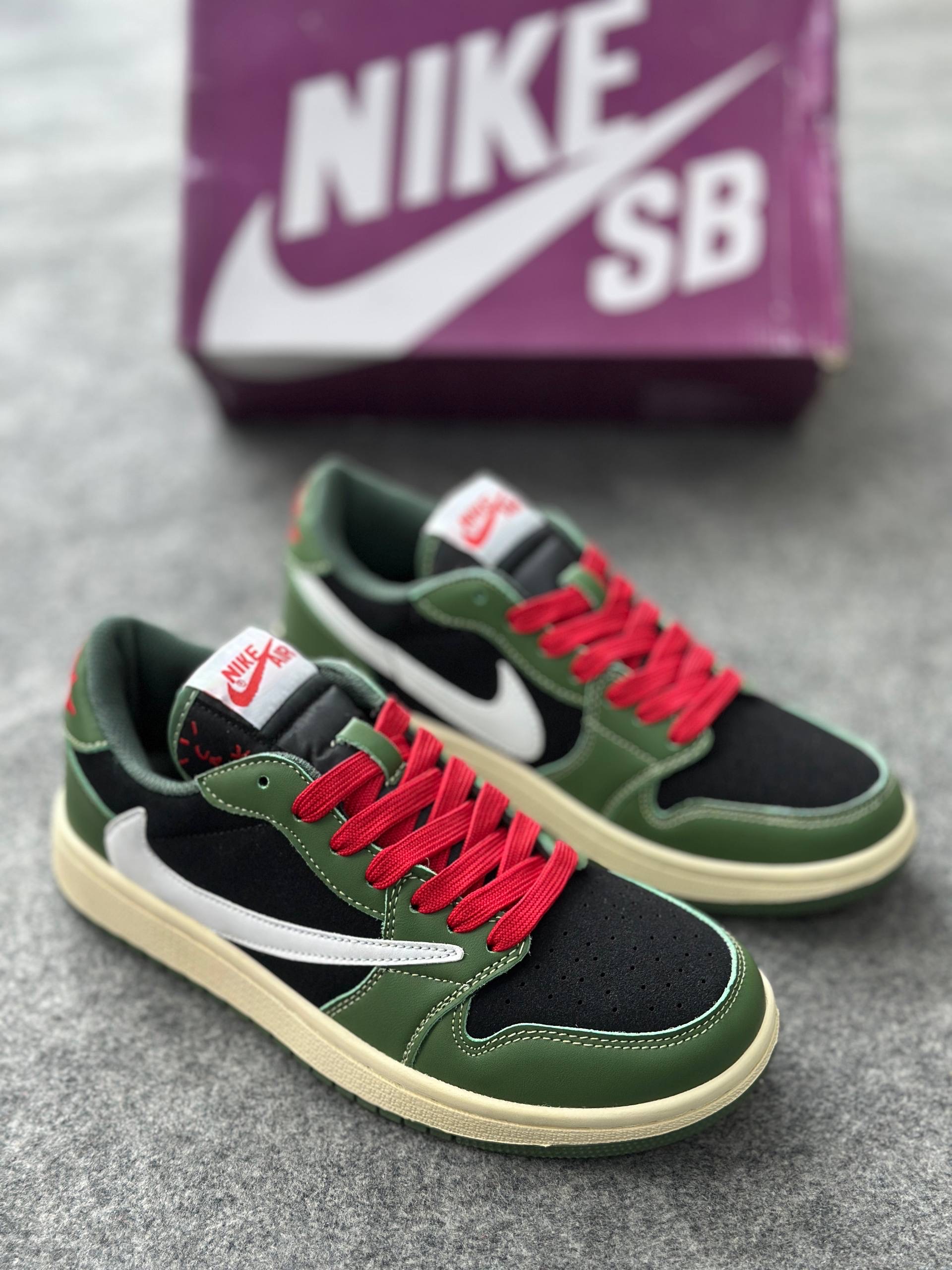 Travis Scott x Air Jordan 1 Low OG: "Olive" (1:1) thumbnail 1