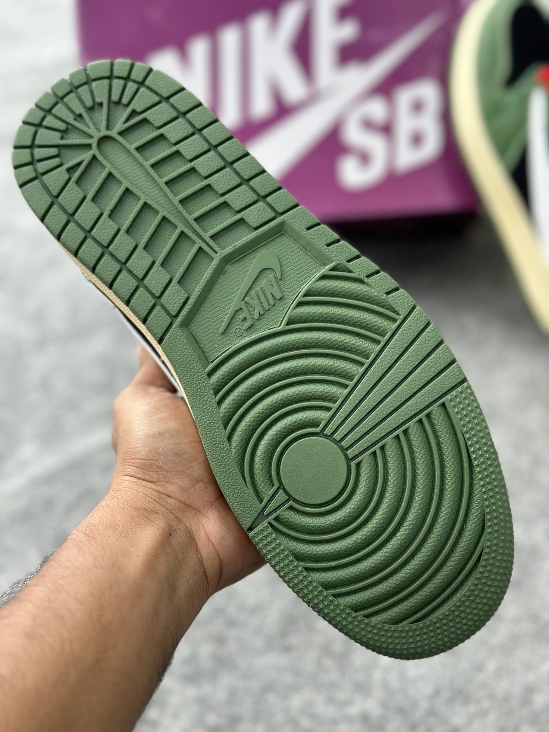 Travis Scott x Air Jordan 1 Low OG: "Olive" (1:1) thumbnail 5
