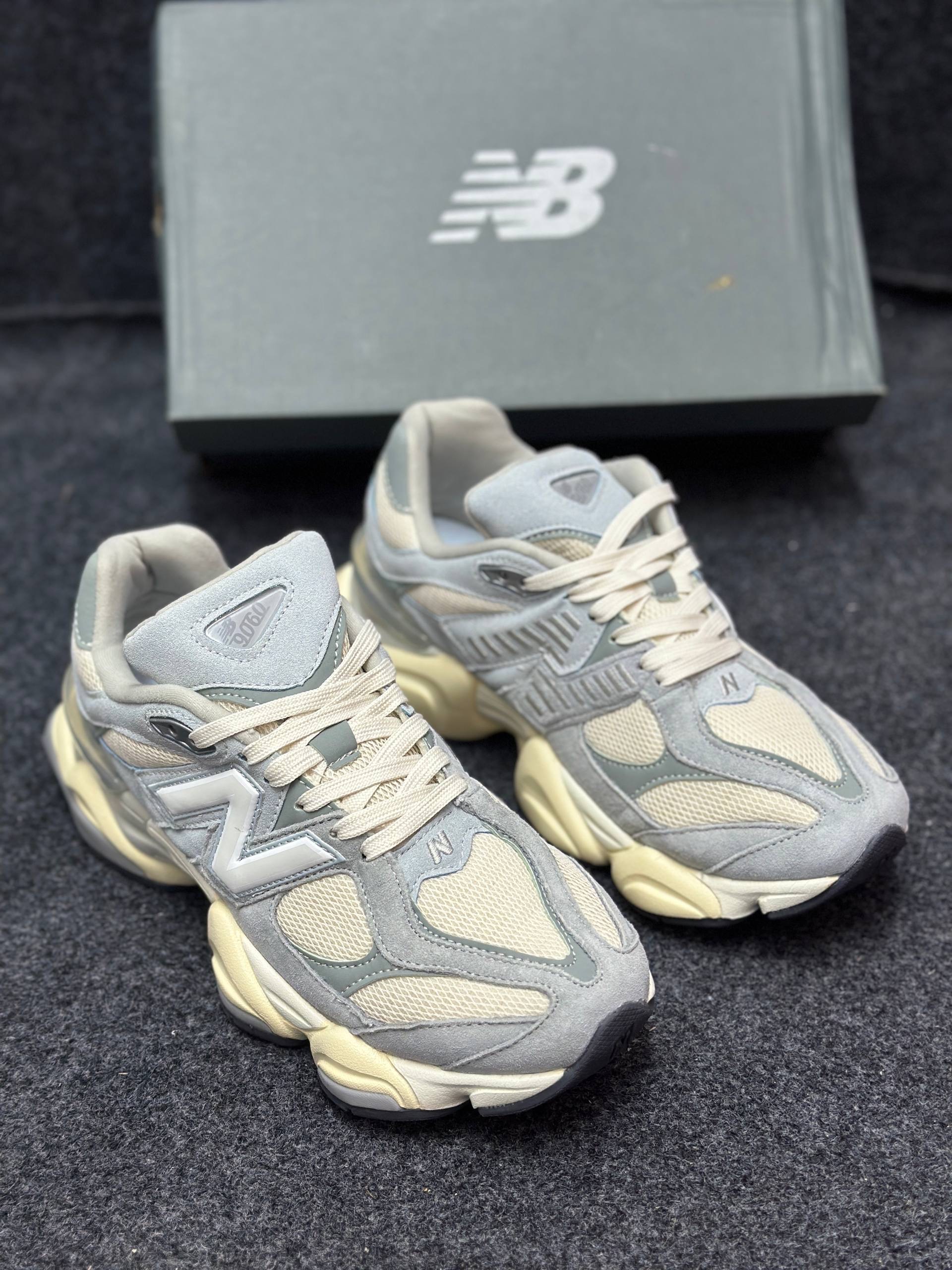 New Balance 9060: Pearl Grey