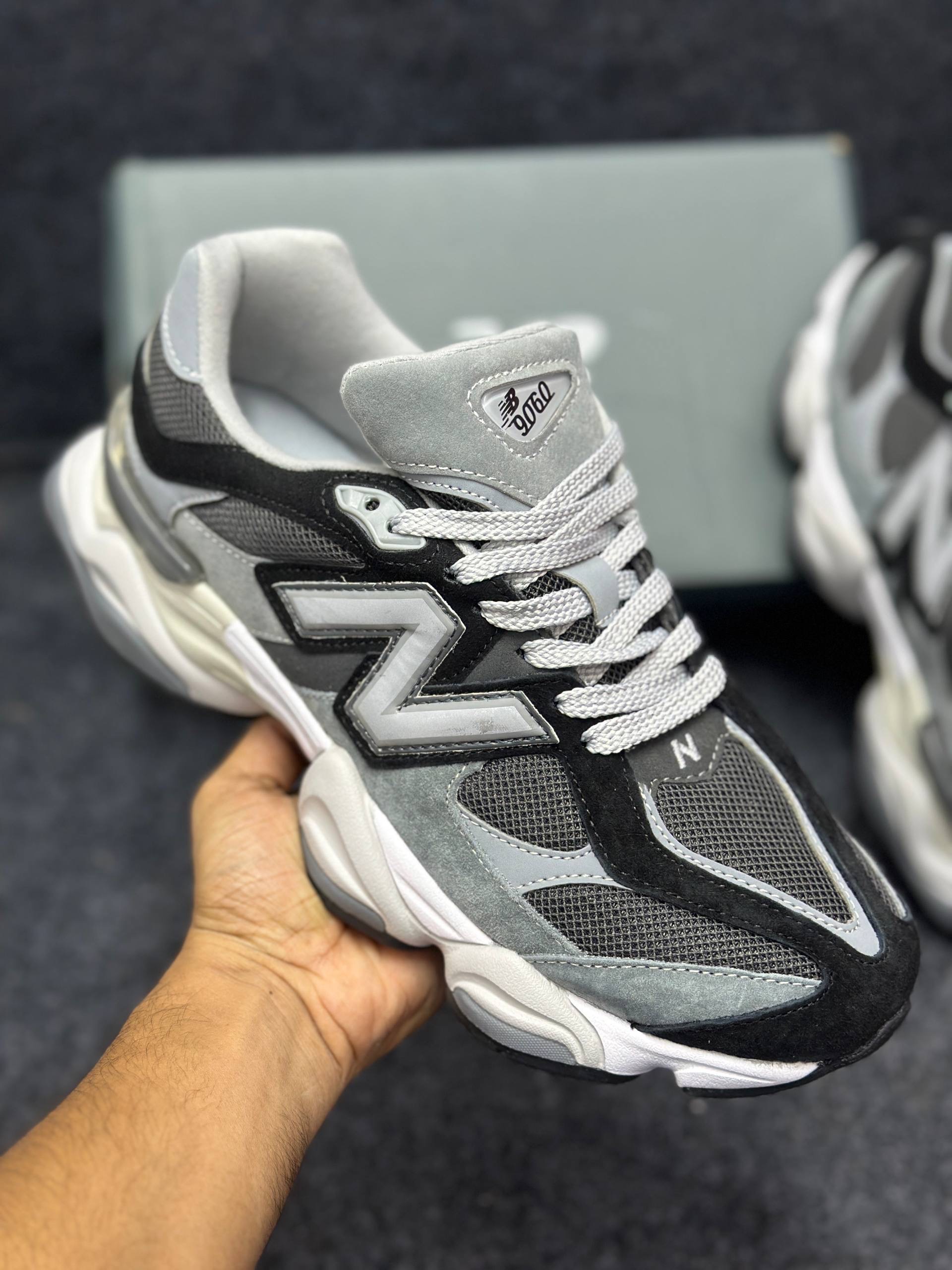 New Balance 9060: "Dark Royal Brown" or "Black&Grey" thumbnail 2
