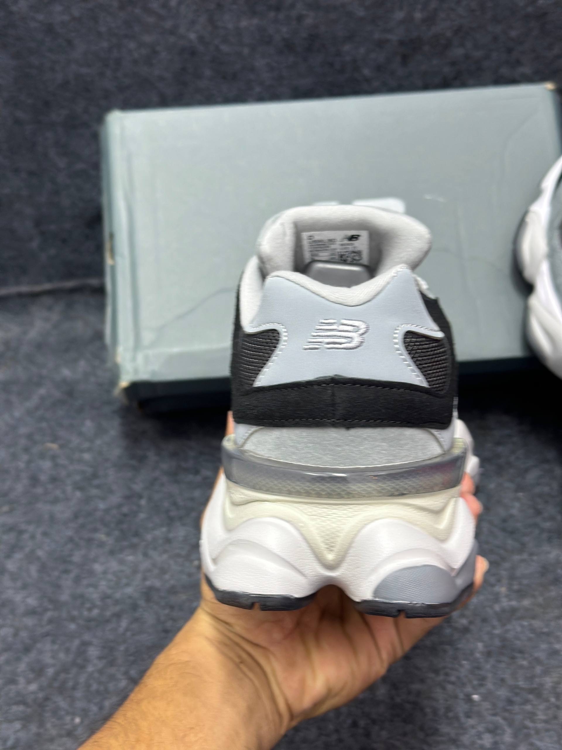 New Balance 9060: "Dark Royal Brown" or "Black&Grey" thumbnail 4