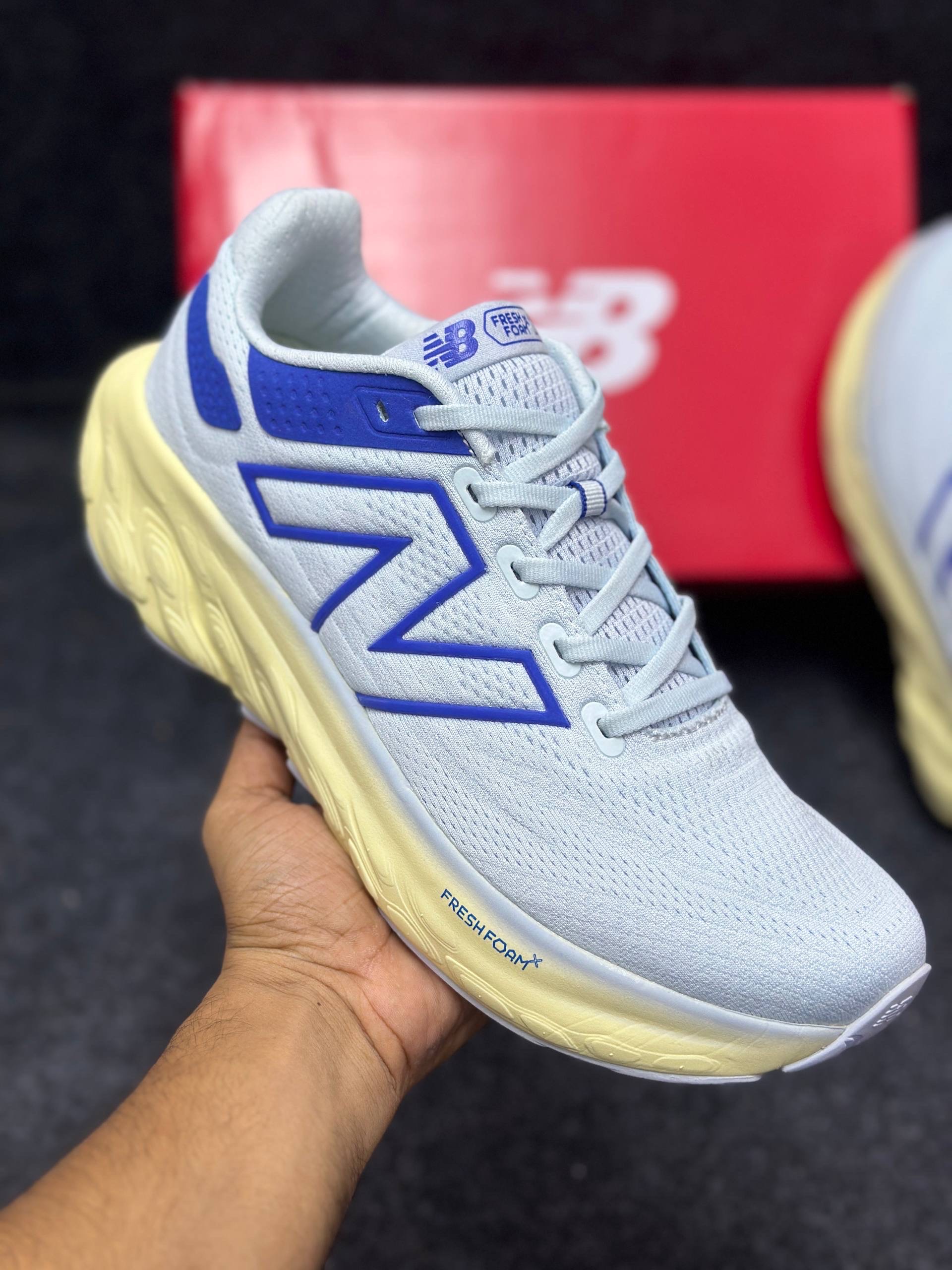 New Balance Fresh Foam X 1080 V13: "light blue and yellow" thumbnail 2