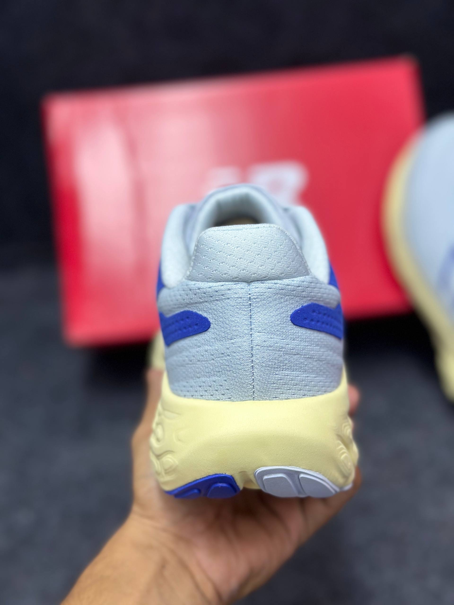 New Balance Fresh Foam X 1080 V13: "light blue and yellow" thumbnail 4