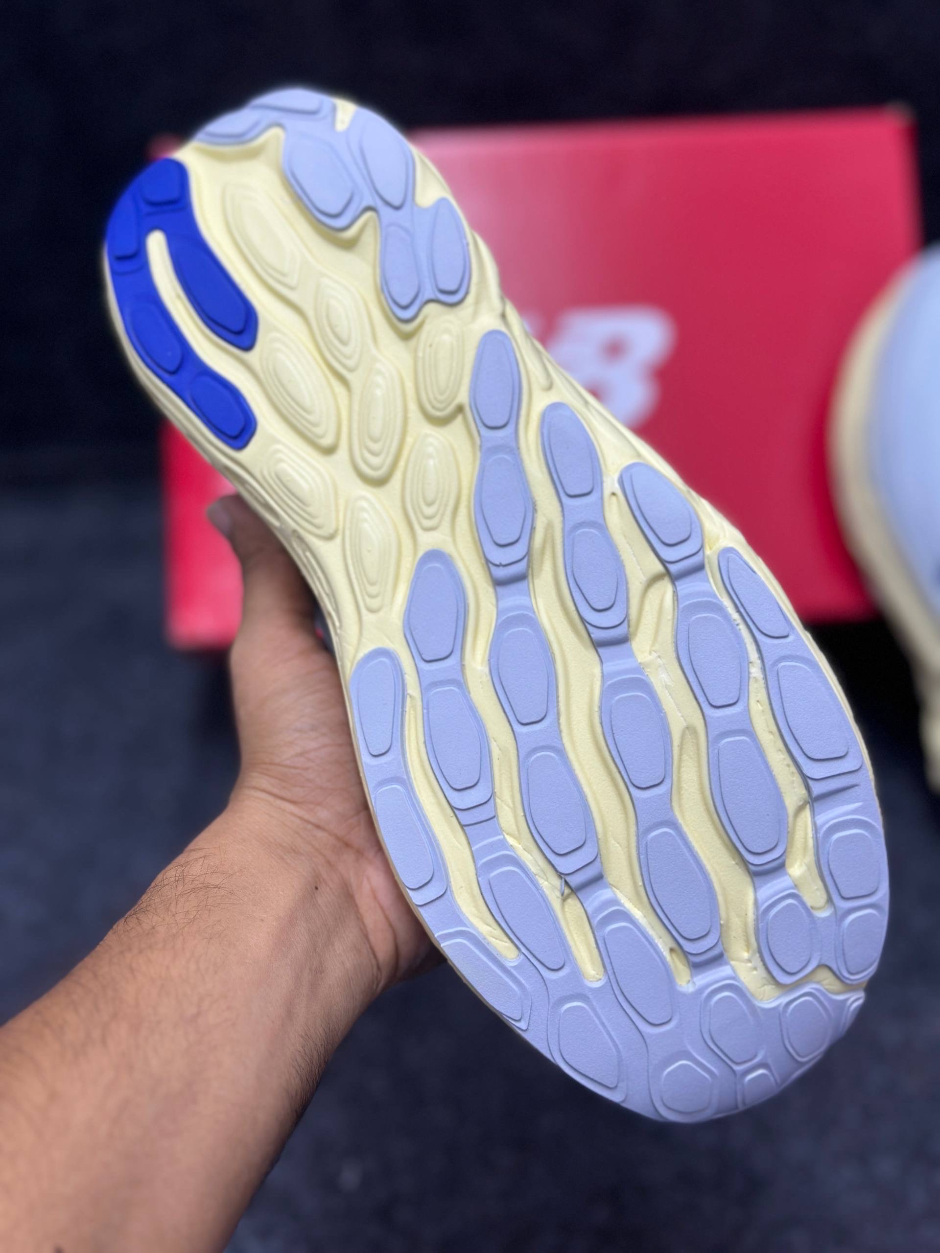 New Balance Fresh Foam X 1080 V13: "light blue and yellow" thumbnail 5