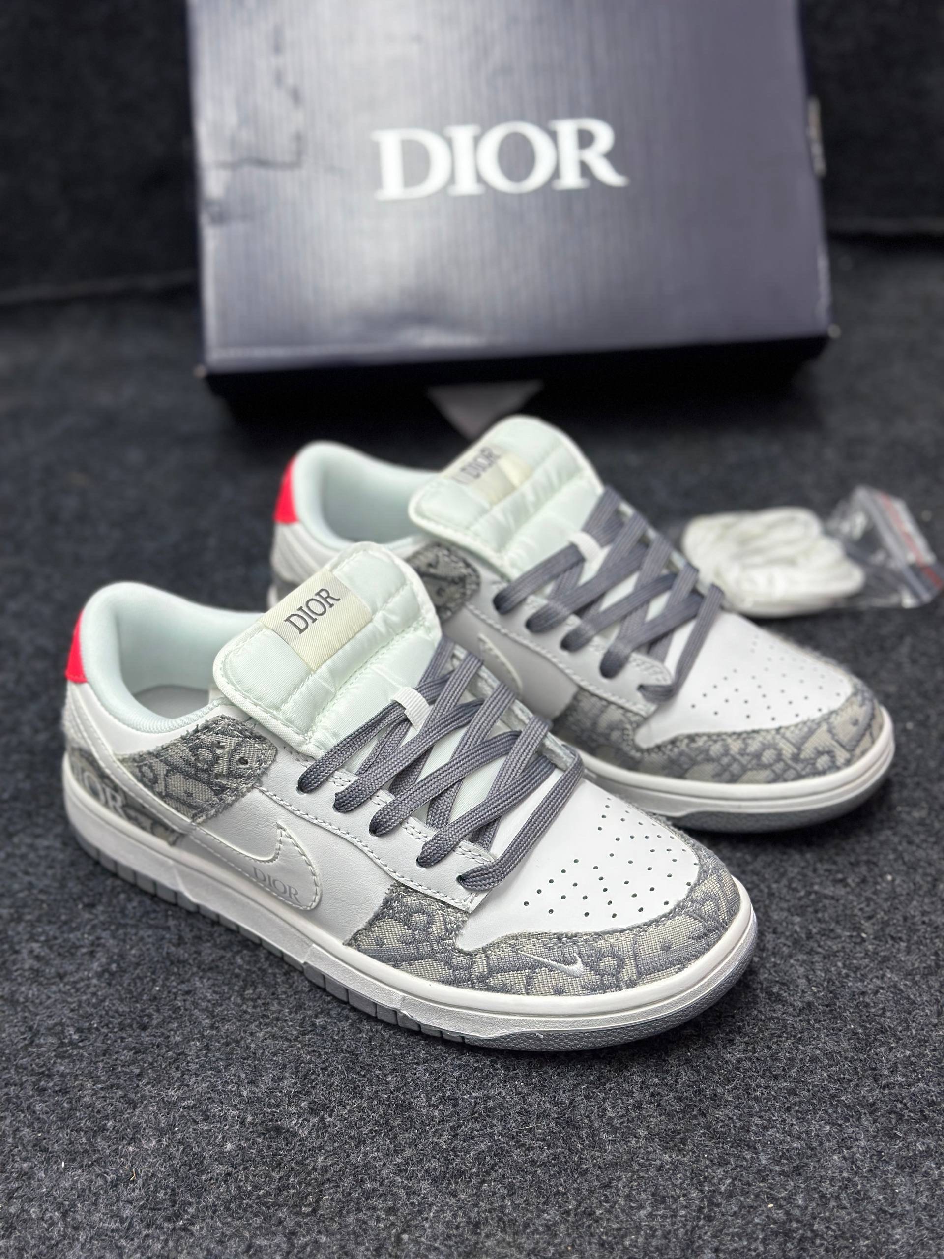 Nike SB Dunk Dior: "Grey Monogram Pattern" (1:1)