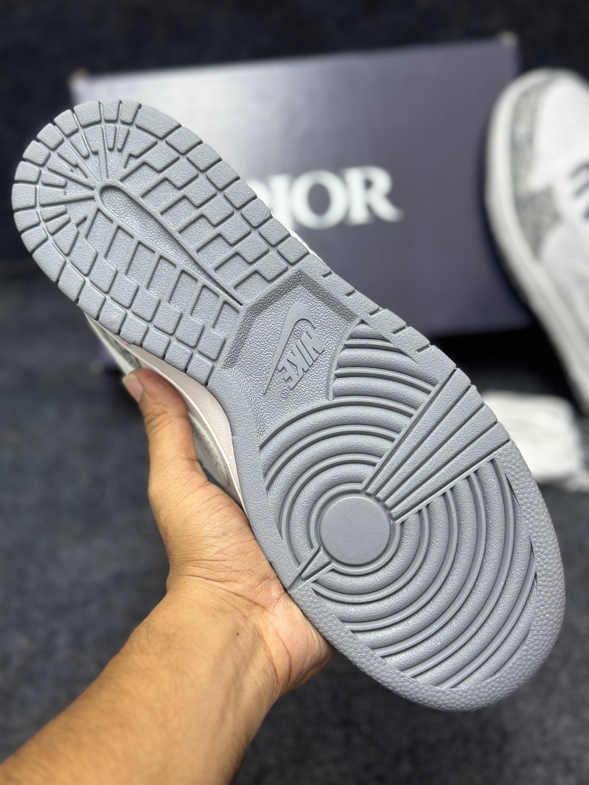 Nike SB Dunk Dior: "Grey Monogram Pattern" (1:1) thumbnail 5