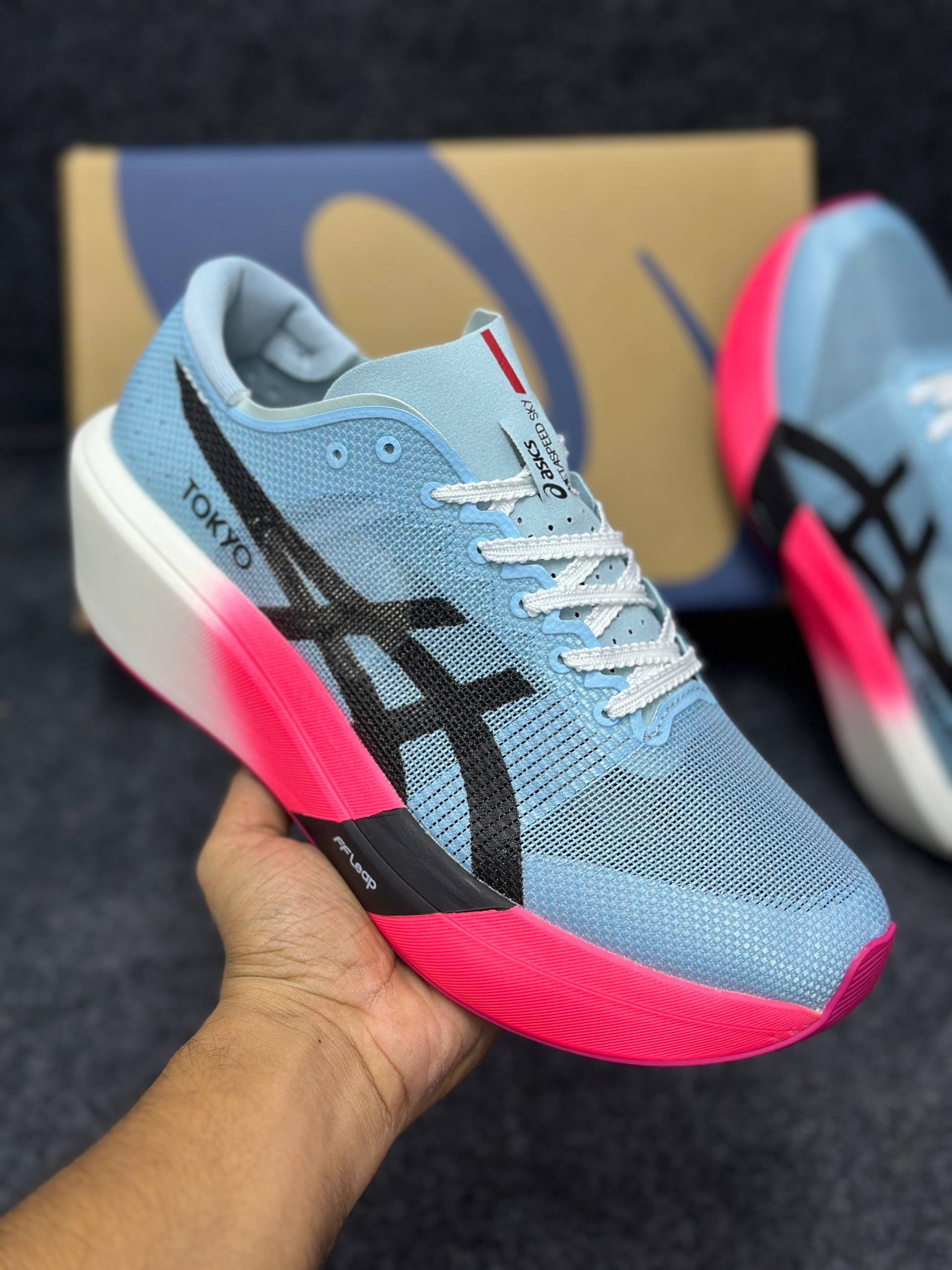 Asics Metaspeed Sky Paris: "light blue & hot pink" thumbnail 2