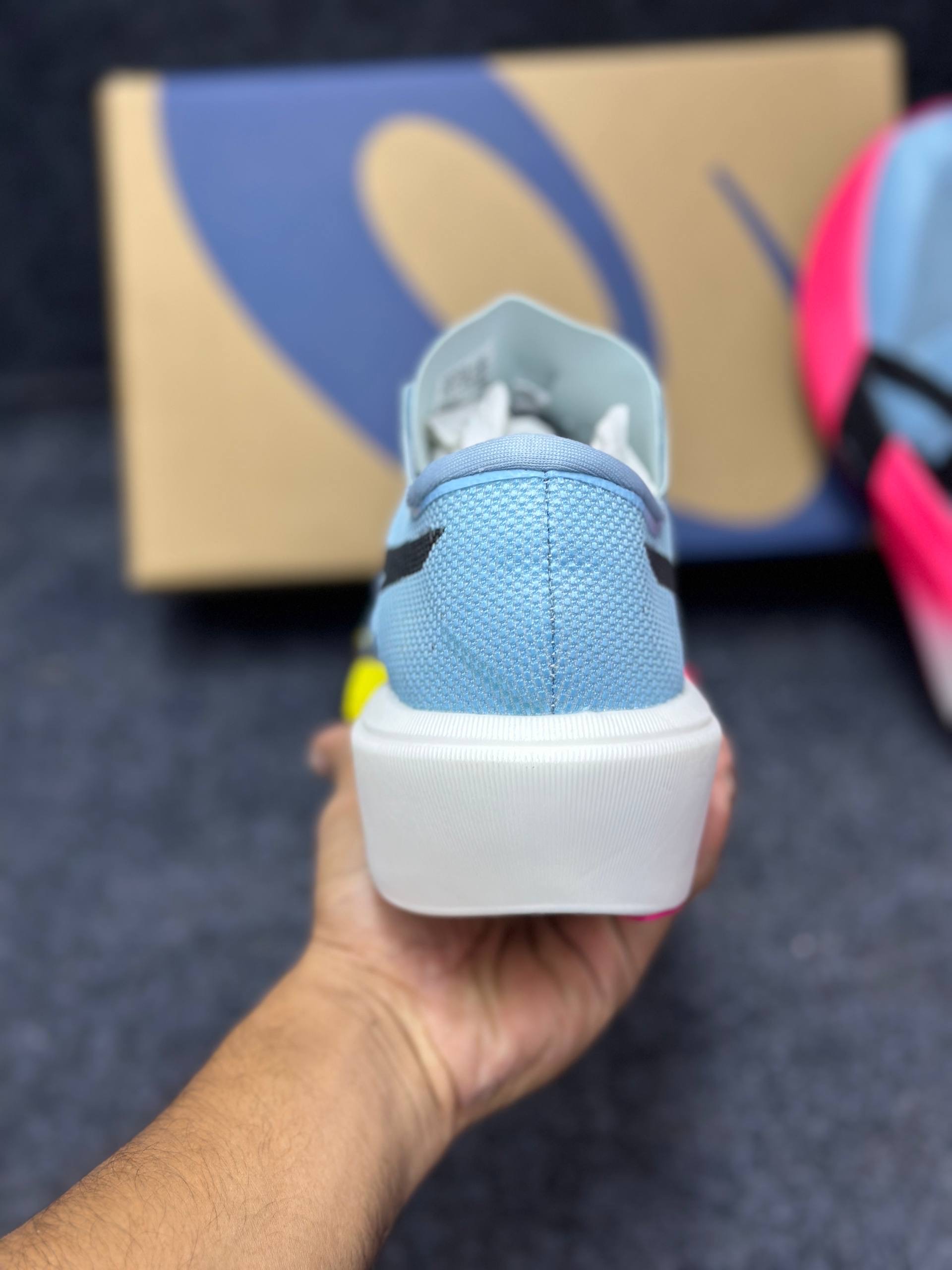Asics Metaspeed Sky Paris: "light blue & hot pink" thumbnail 4