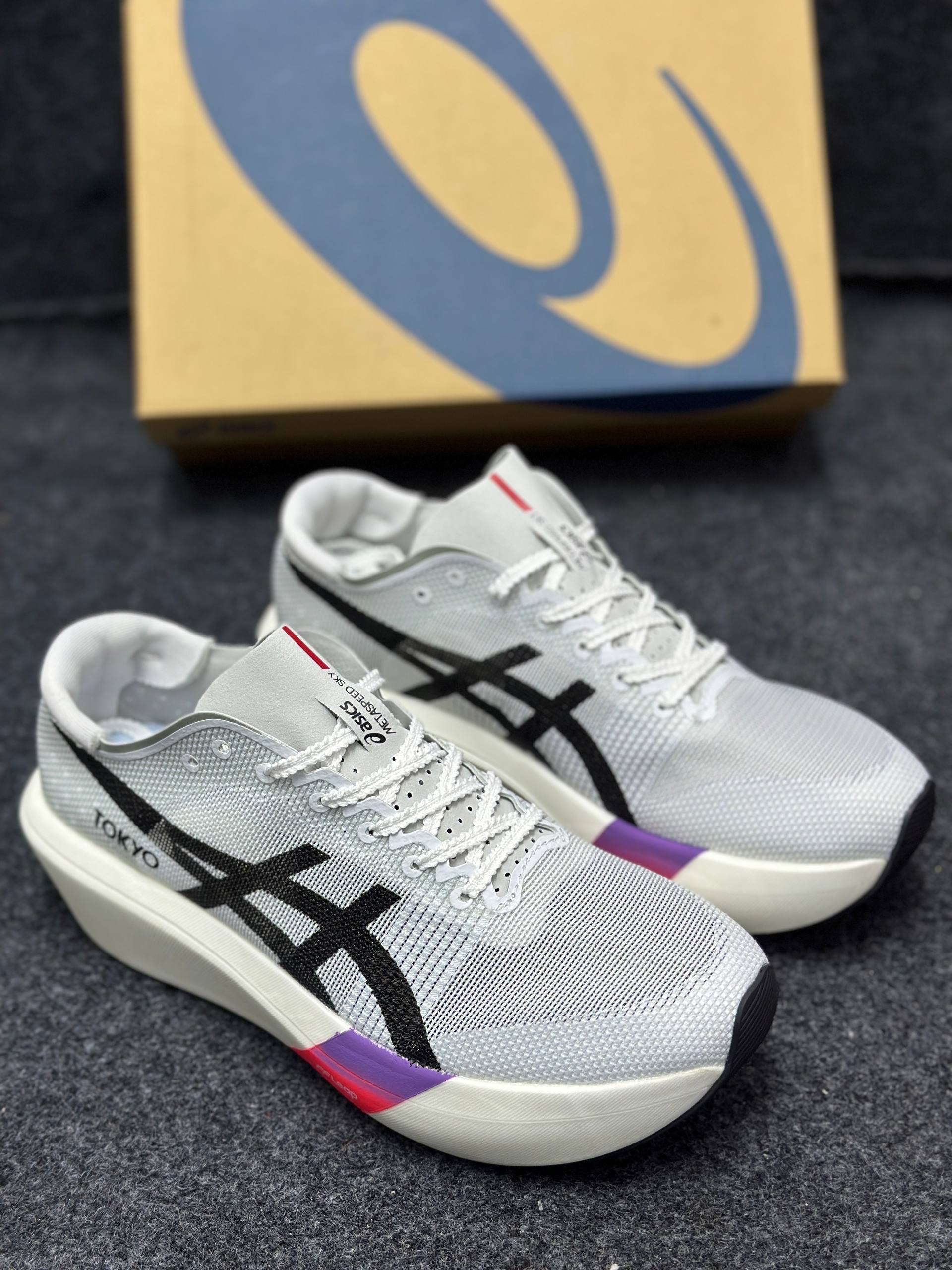 ASICS Metaspeed Ray: "white & flash red"