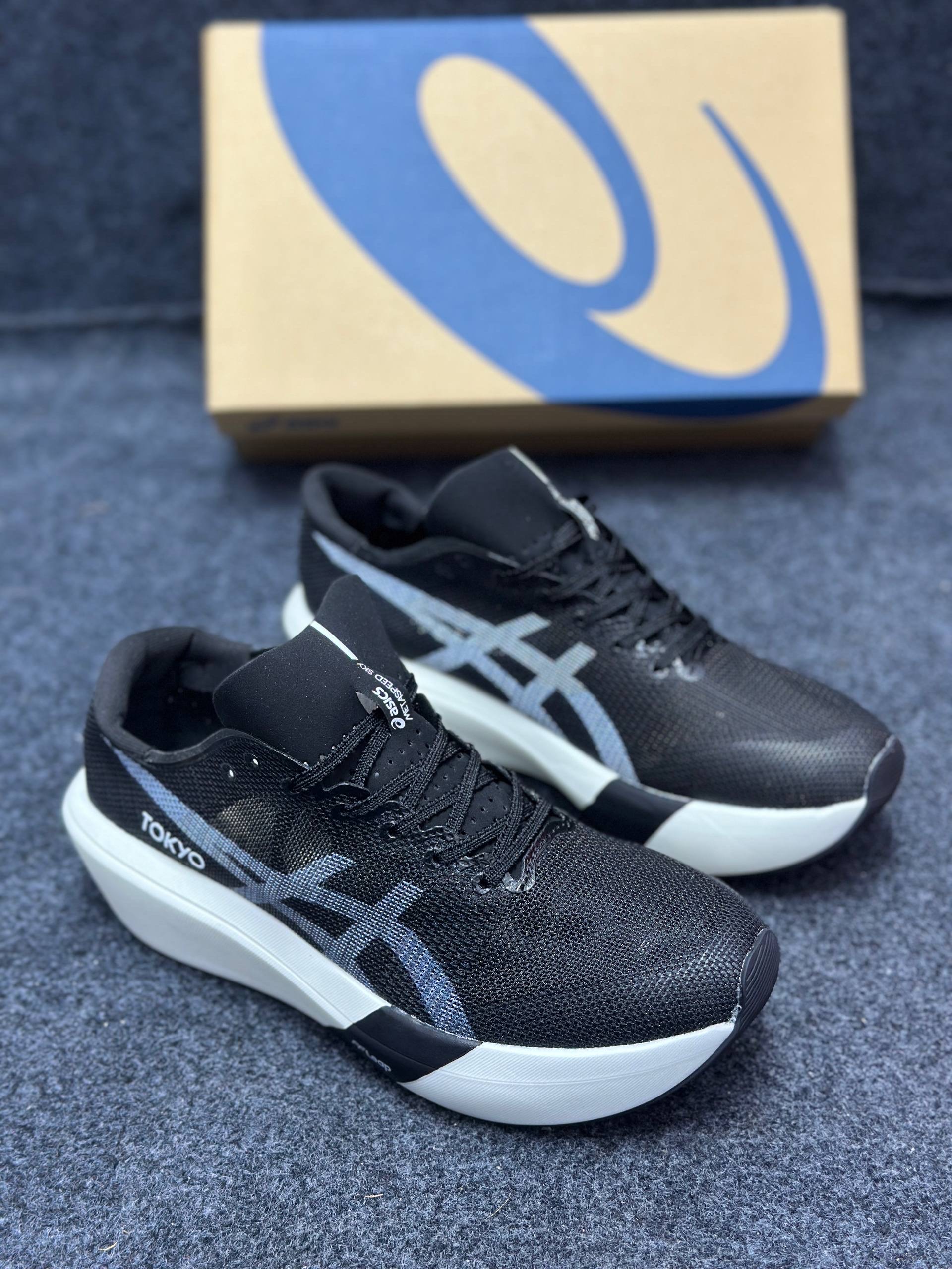 Asics Metaspeed Sky: "black & grey"