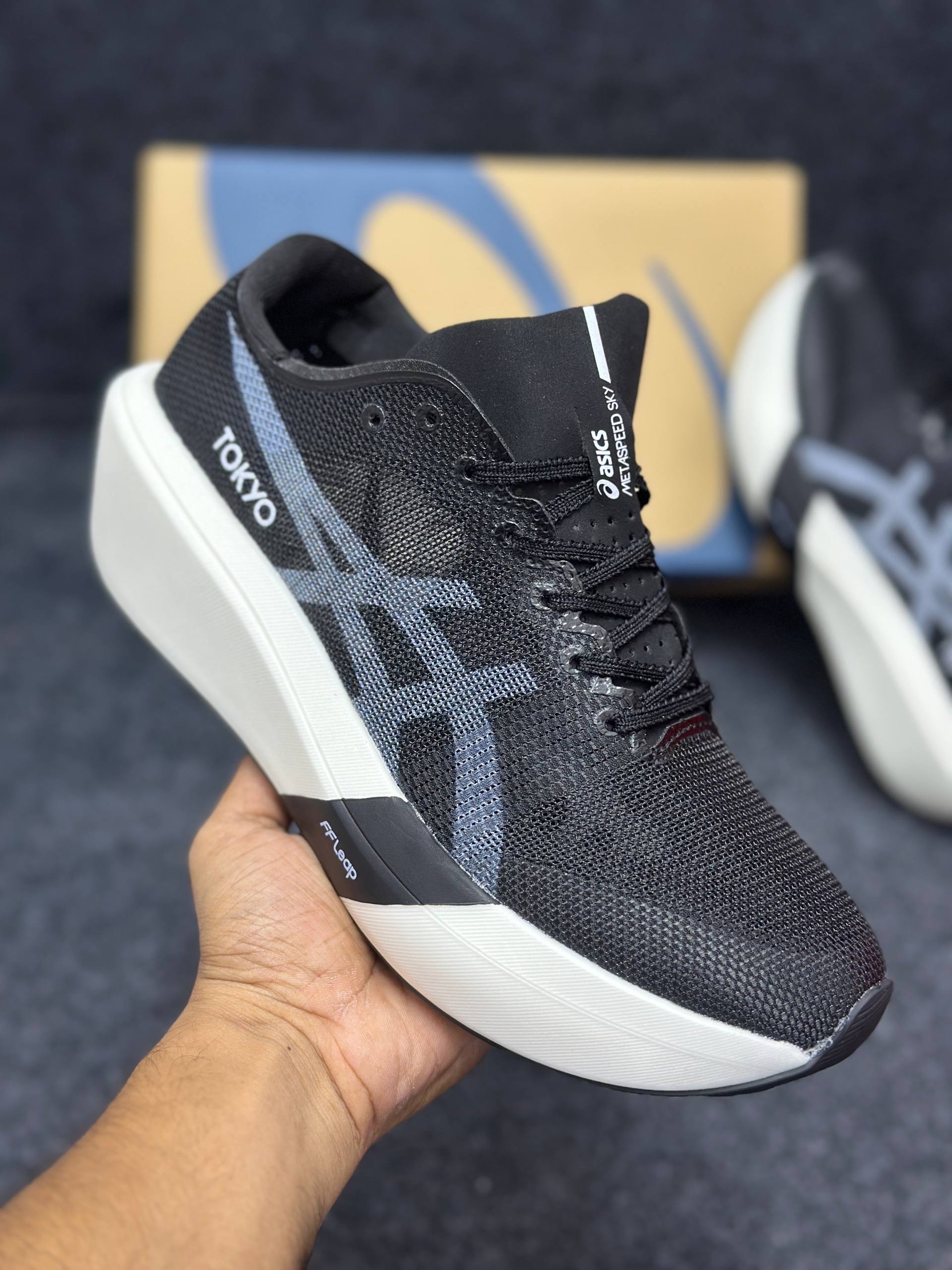 Asics Metaspeed Sky: "black & grey" thumbnail 2