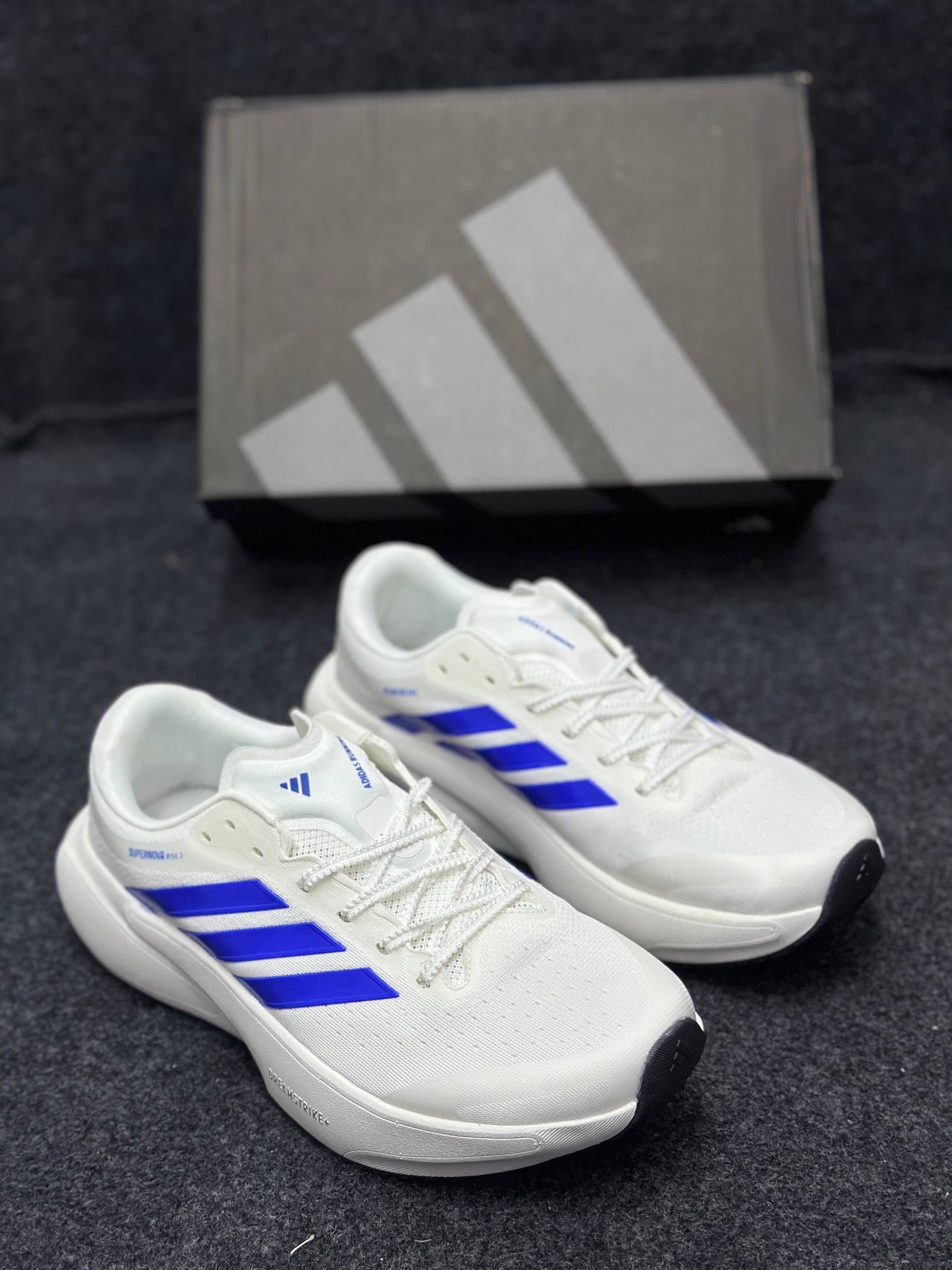 Adidas Supernova Rise: "White&Bright Blue" thumbnail 1
