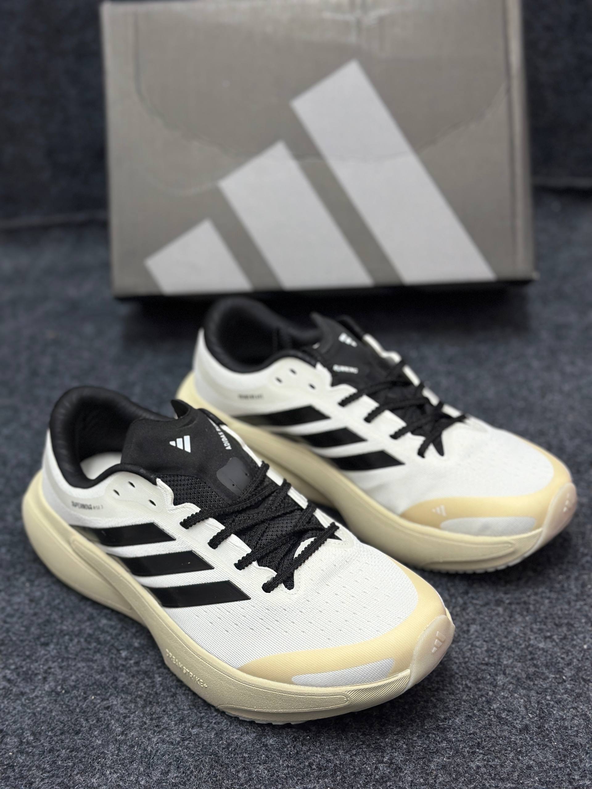 Adidas Supernova Rise: "white & black" thumbnail 1