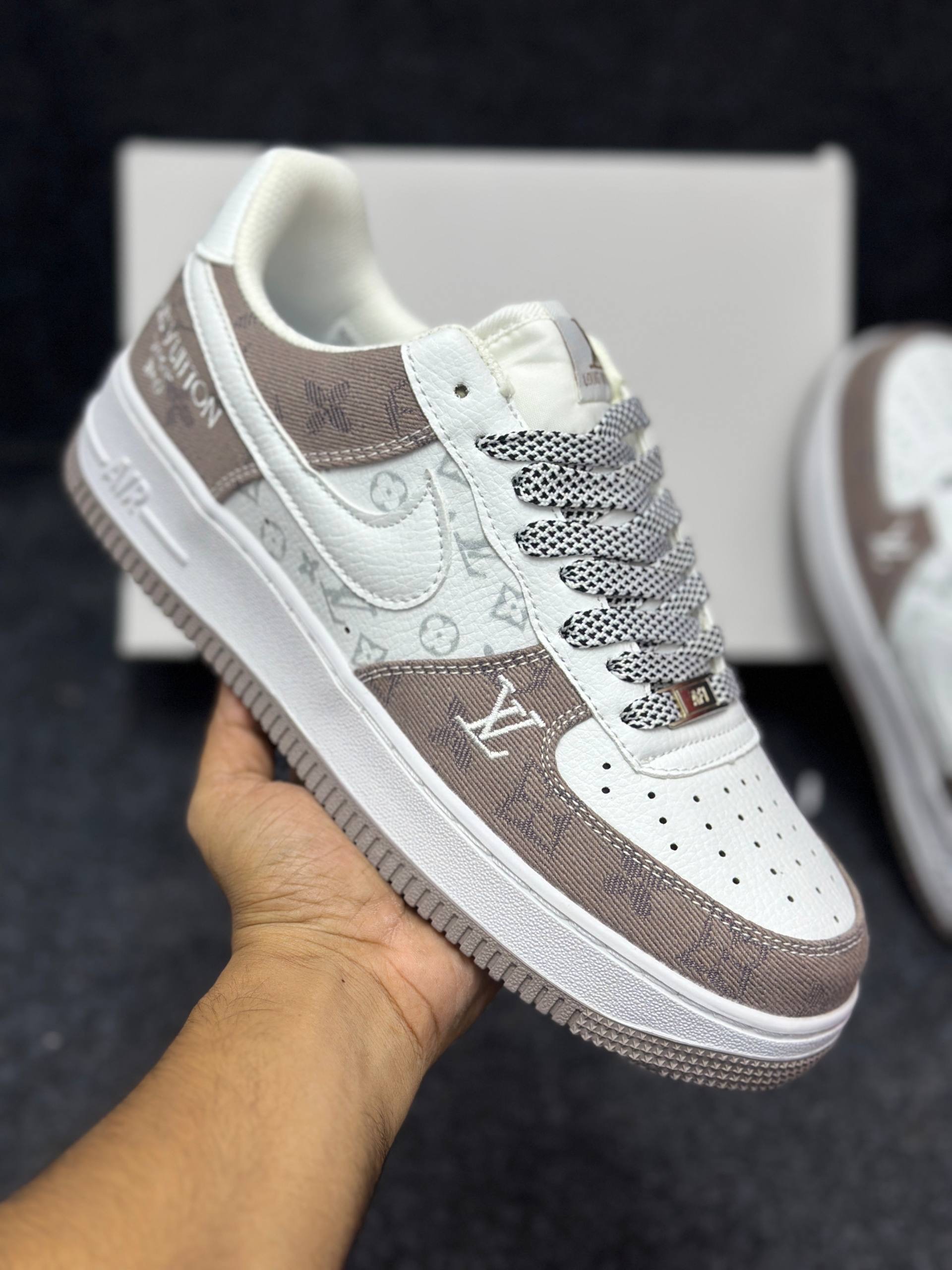 Louis Vuitton x Nike-Air Force 1 Low: "white monogram" (1:1) thumbnail 2