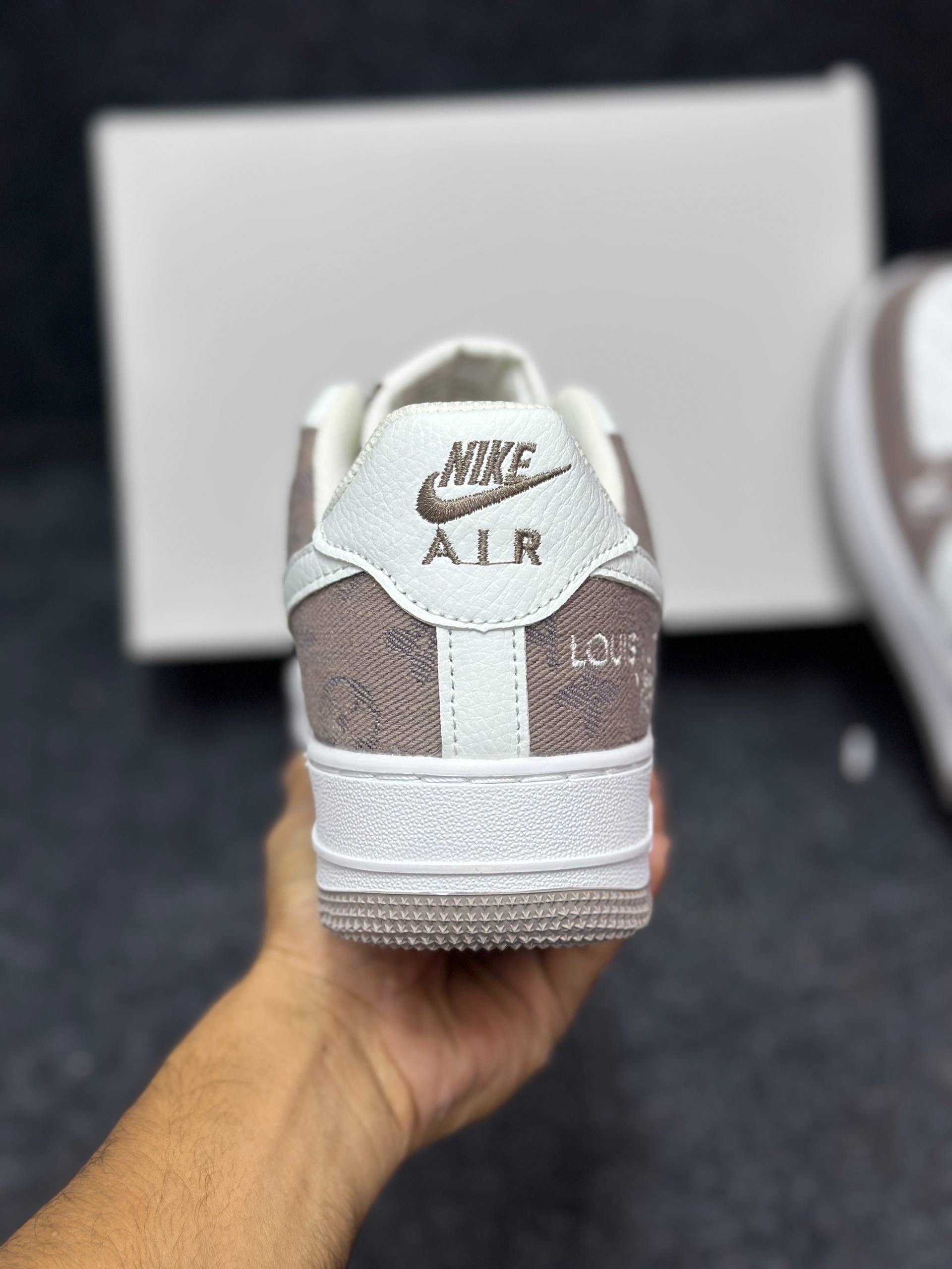Louis Vuitton x Nike-Air Force 1 Low: "white monogram" (1:1) thumbnail 4