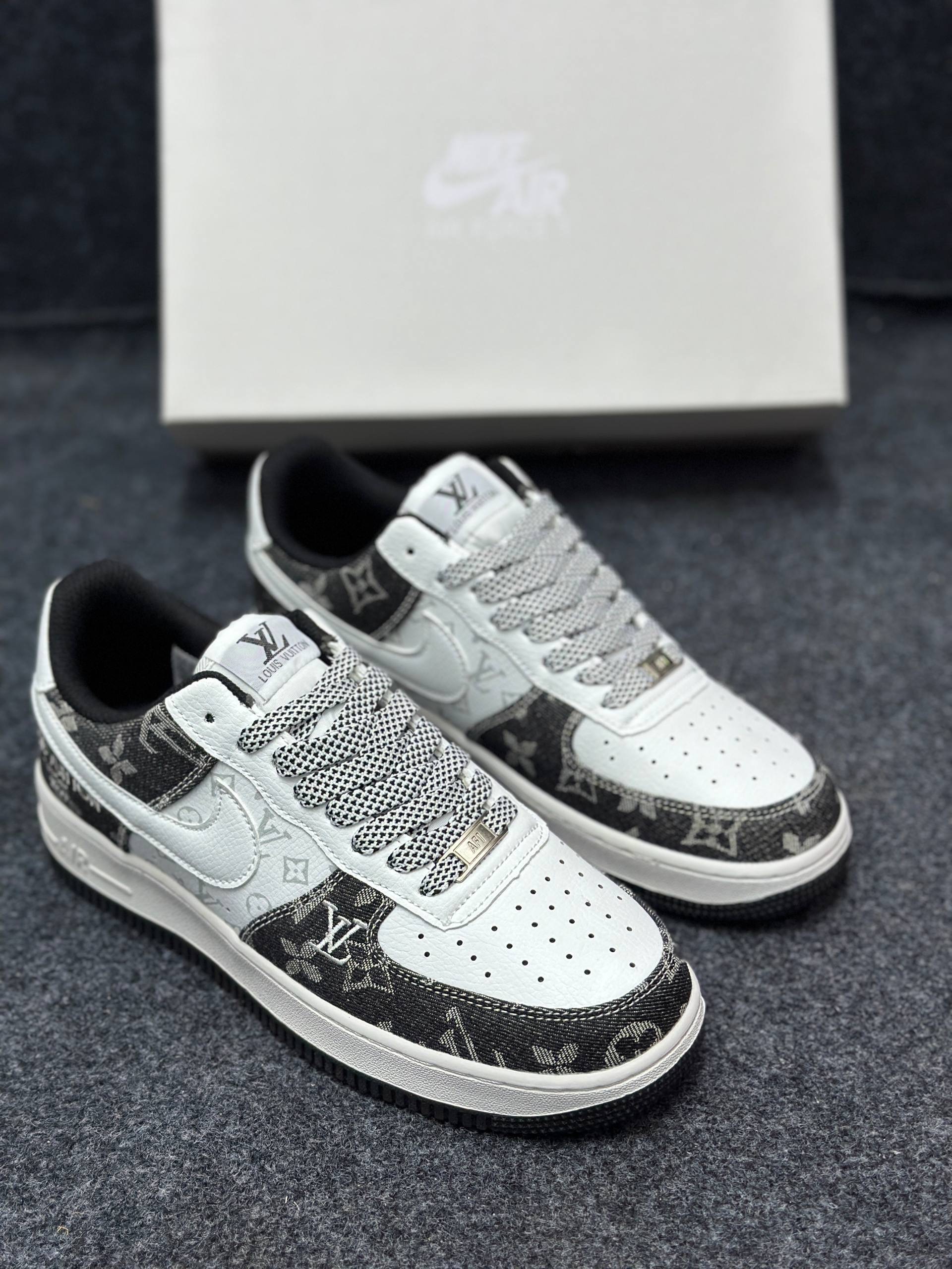 Louis Vuitton x Nike-Air Force 1 Low: "white and black monogram" (1:1) thumbnail 1