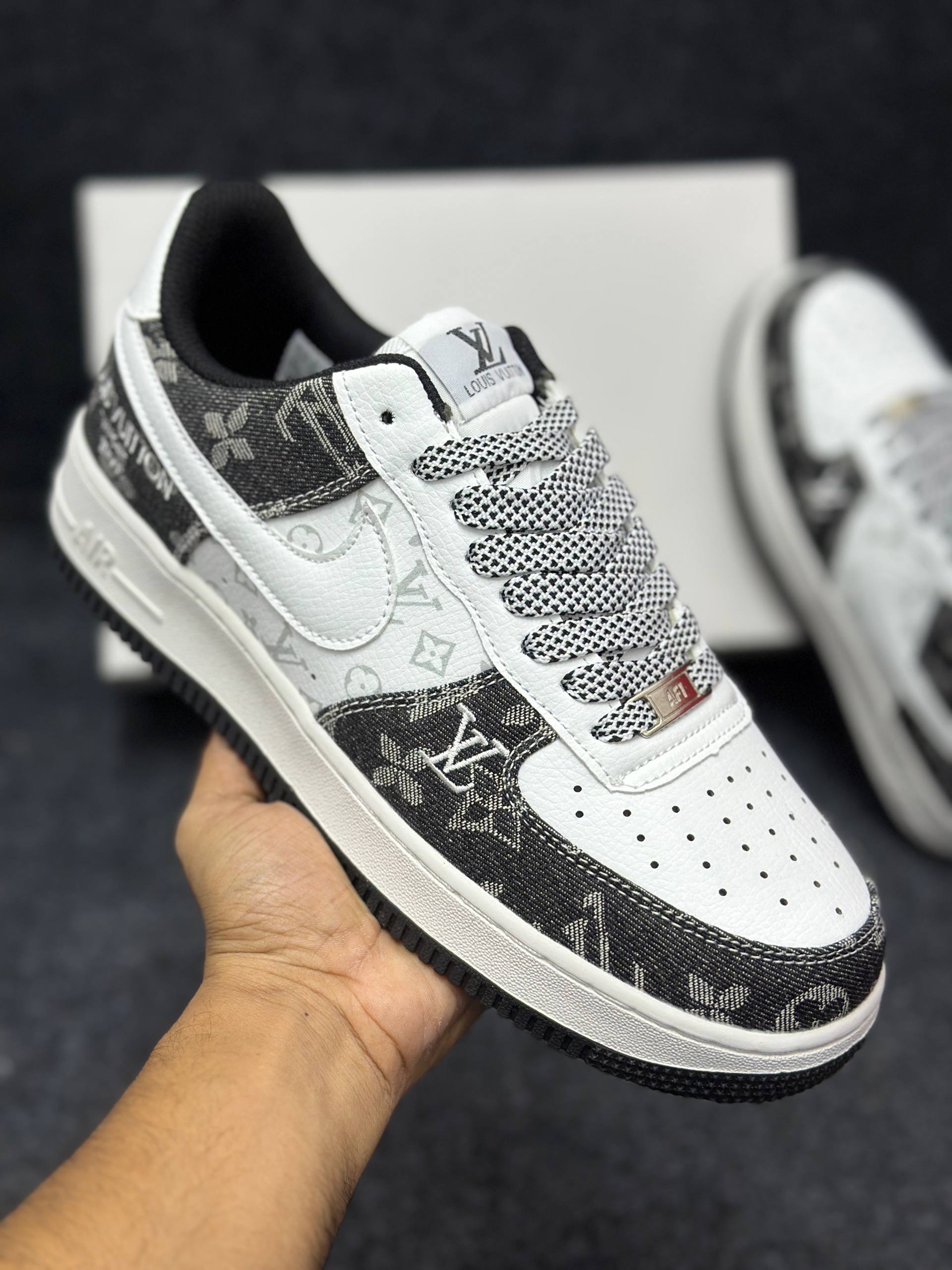 Louis Vuitton x Nike-Air Force 1 Low: "white and black monogram" (1:1) thumbnail 2