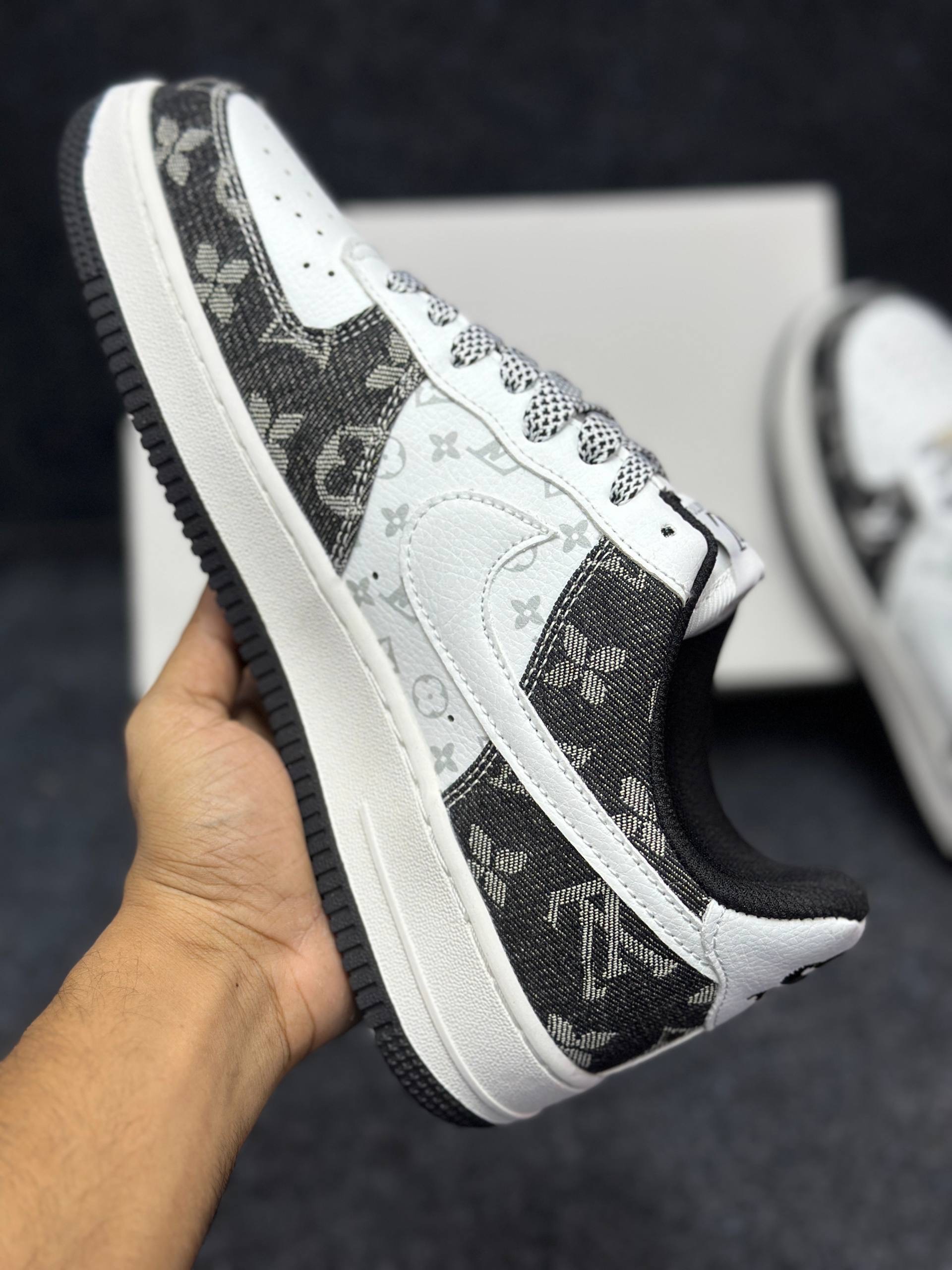 Louis Vuitton x Nike-Air Force 1 Low: "white and black monogram" (1:1) thumbnail 3