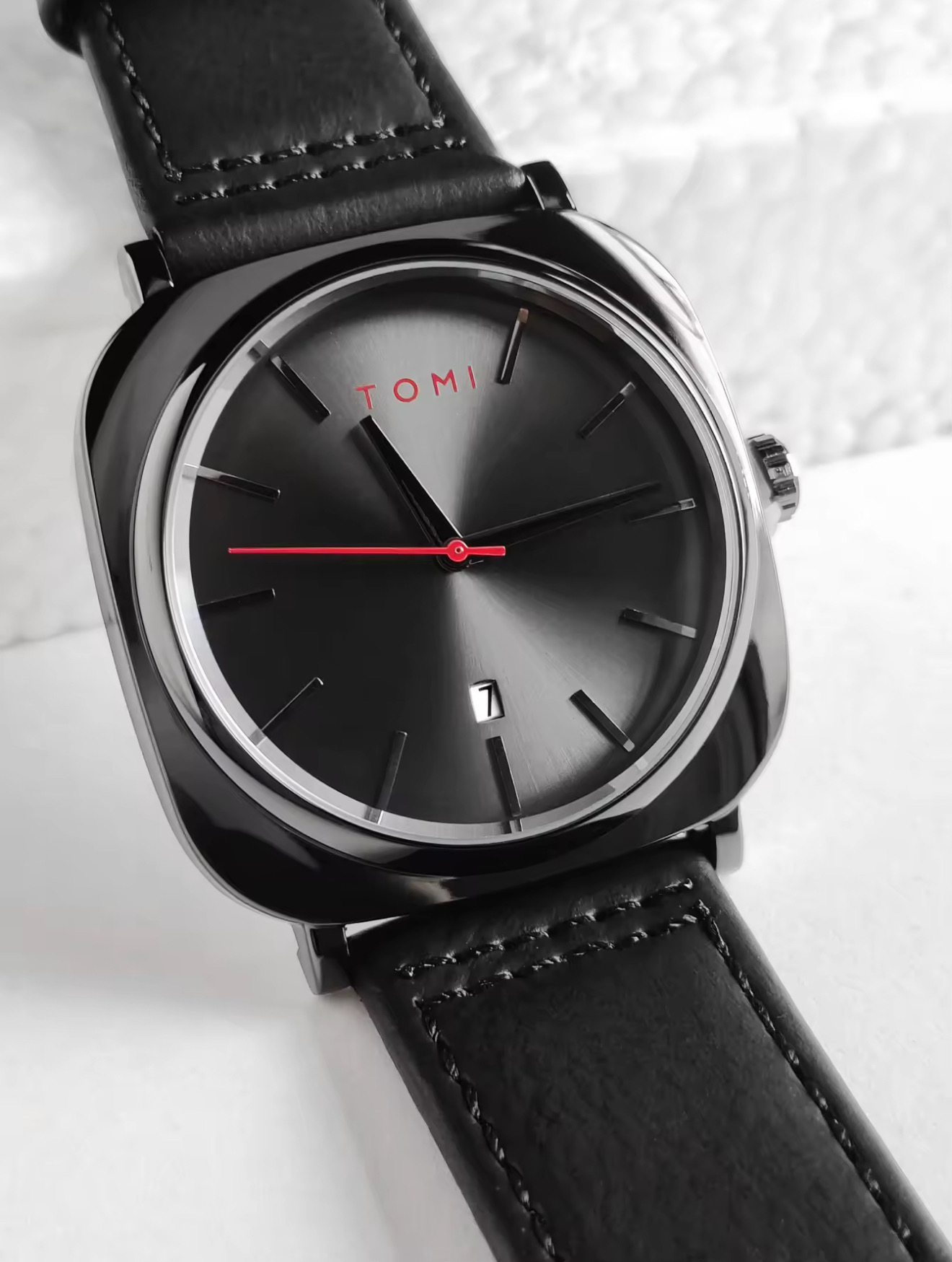 TOMI T-084 Men's Leather Belt Quartz Watch With Date (Full Black)_img_2