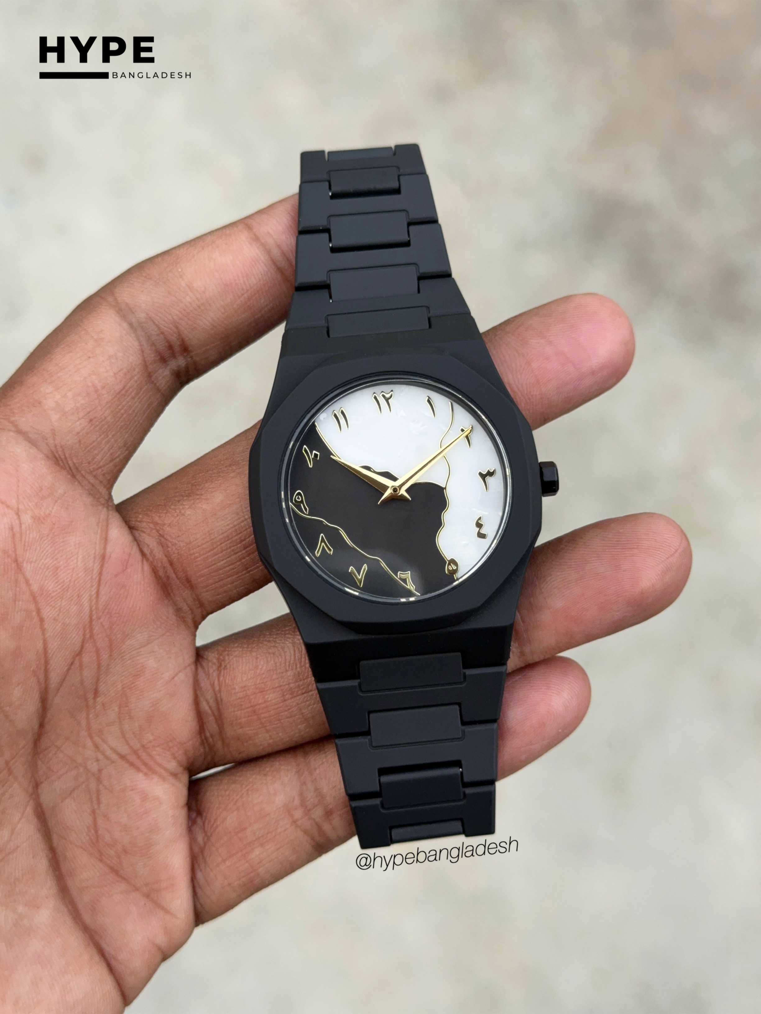Black-White Calligraphy Dial Polycarbon Plastic Lightweight Watch