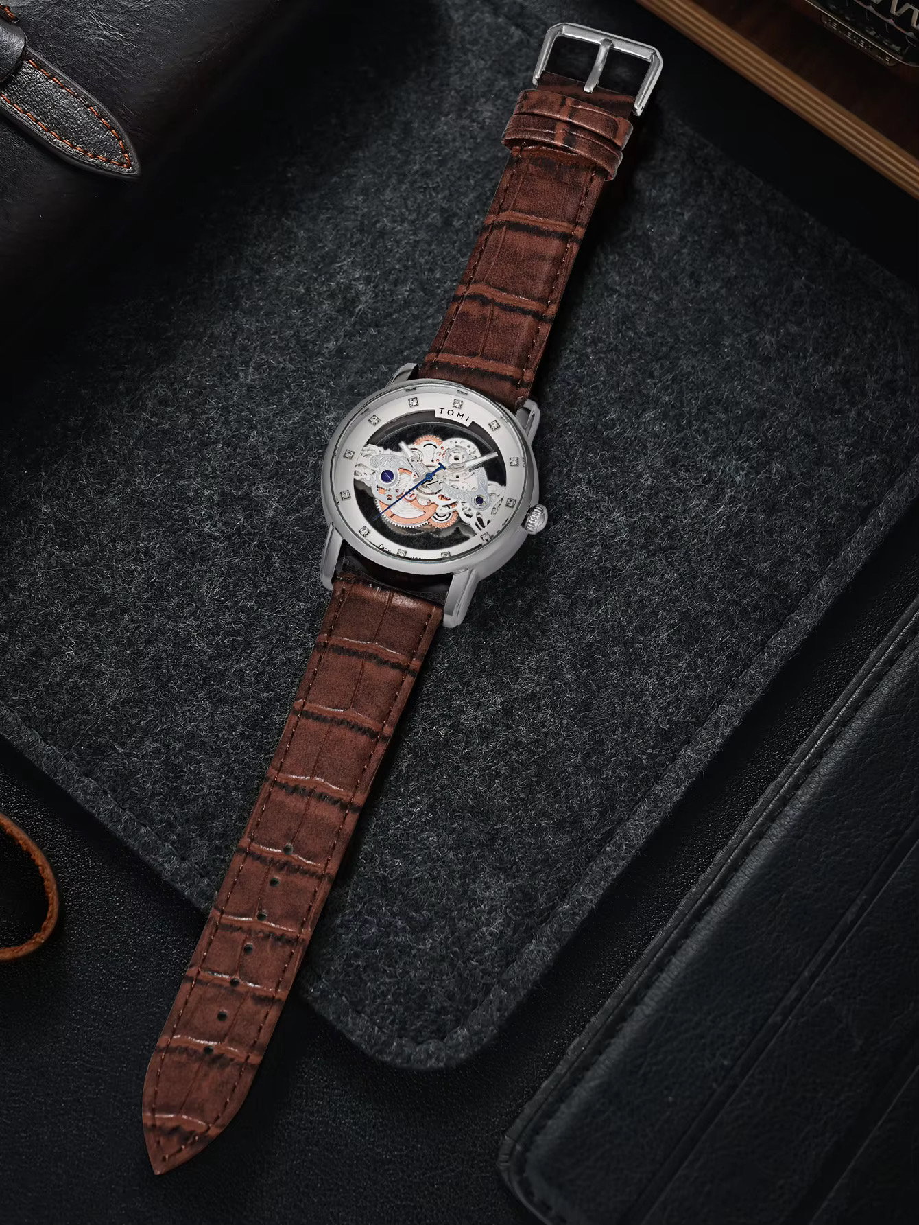TOMI T-102 Face Gear Transperent Dual Strap Leather Belt Watch (White)_img_3