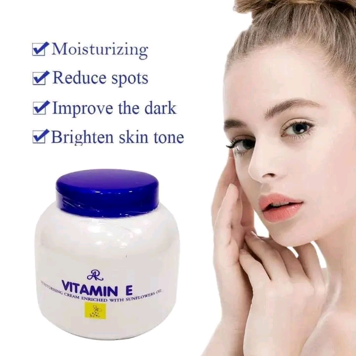 AR Vitamin E Moisturizing whitening Cream