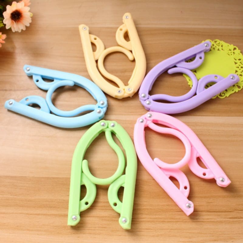 PORTABLE FOLDING HANGER S053
