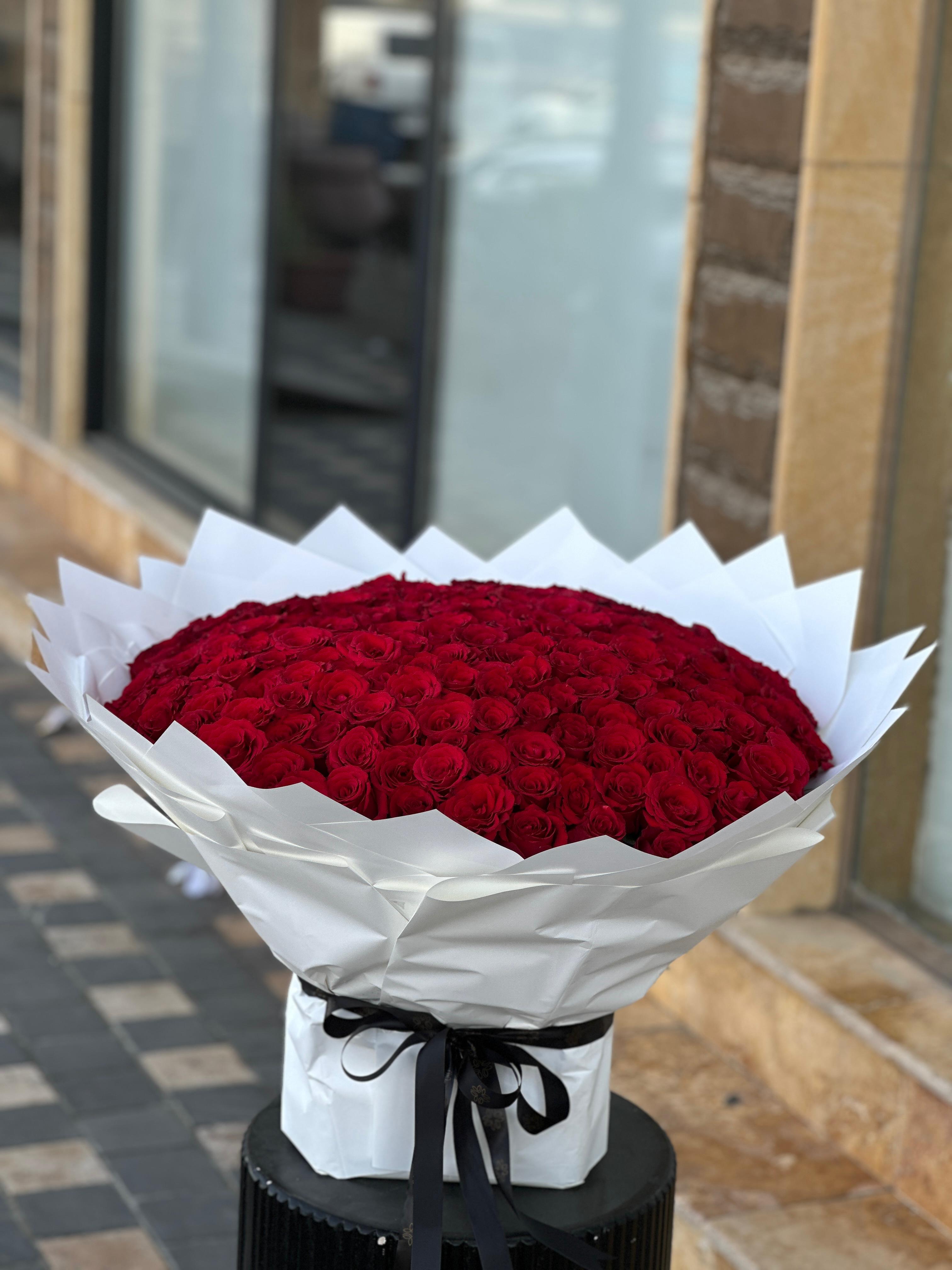 Red roses Large bouquet