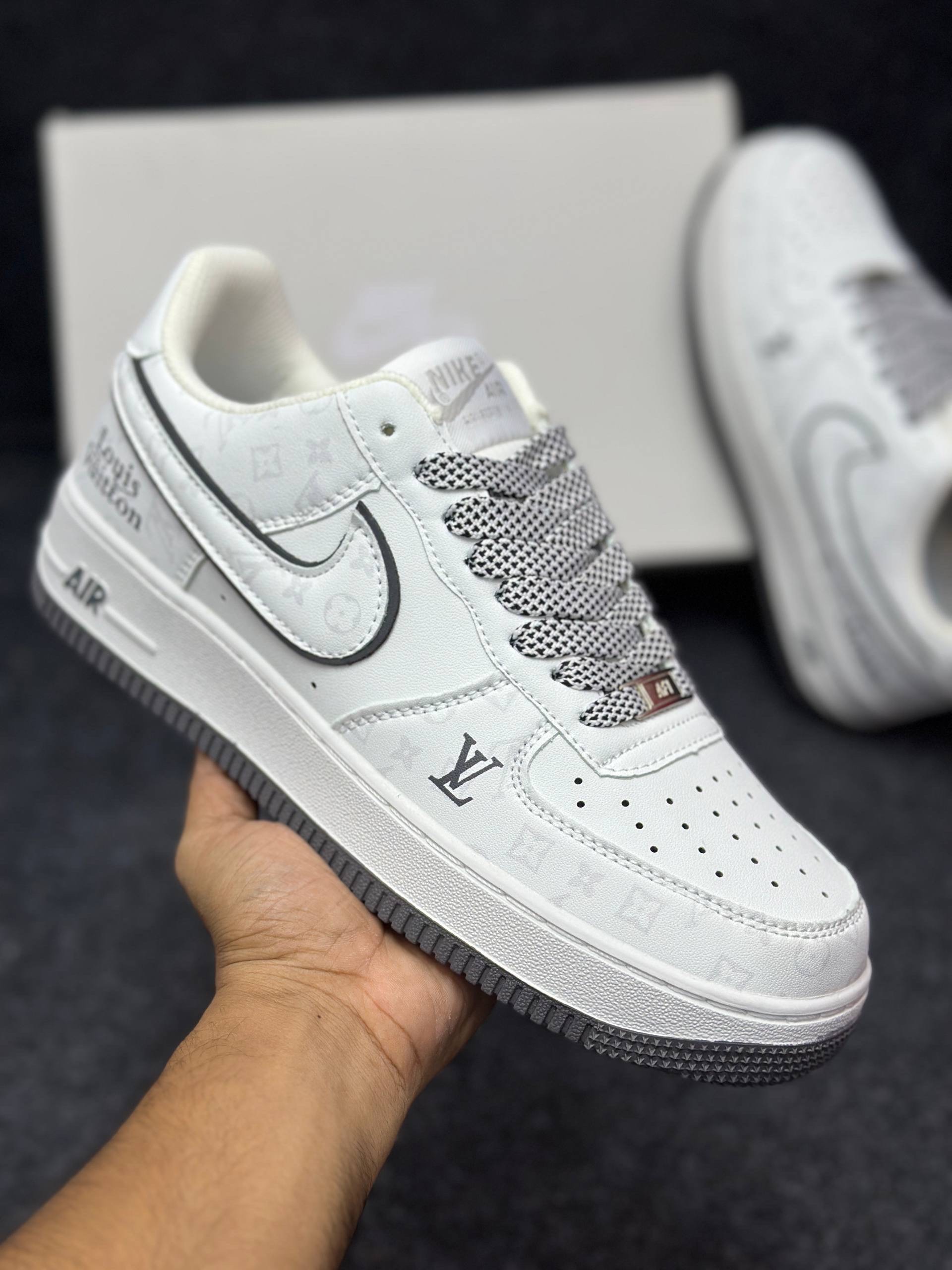 Louis Vuitton x Nike Air Force 1 Low: "White" (1:1) thumbnail 2