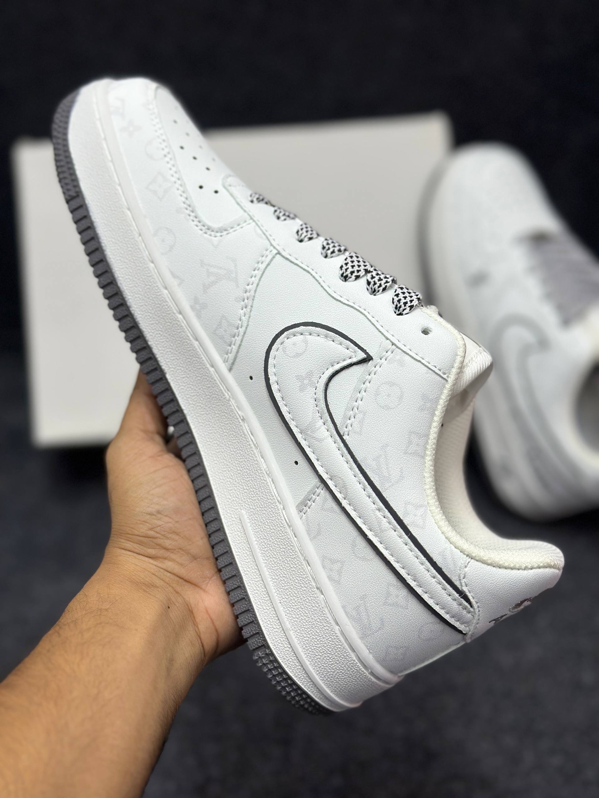 Louis Vuitton x Nike Air Force 1 Low: "White" (1:1) thumbnail 3