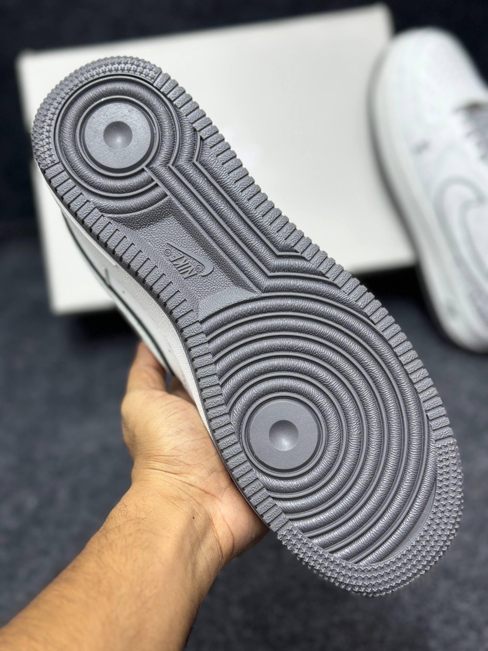 Louis Vuitton x Nike Air Force 1 Low: "White" (1:1) thumbnail 5