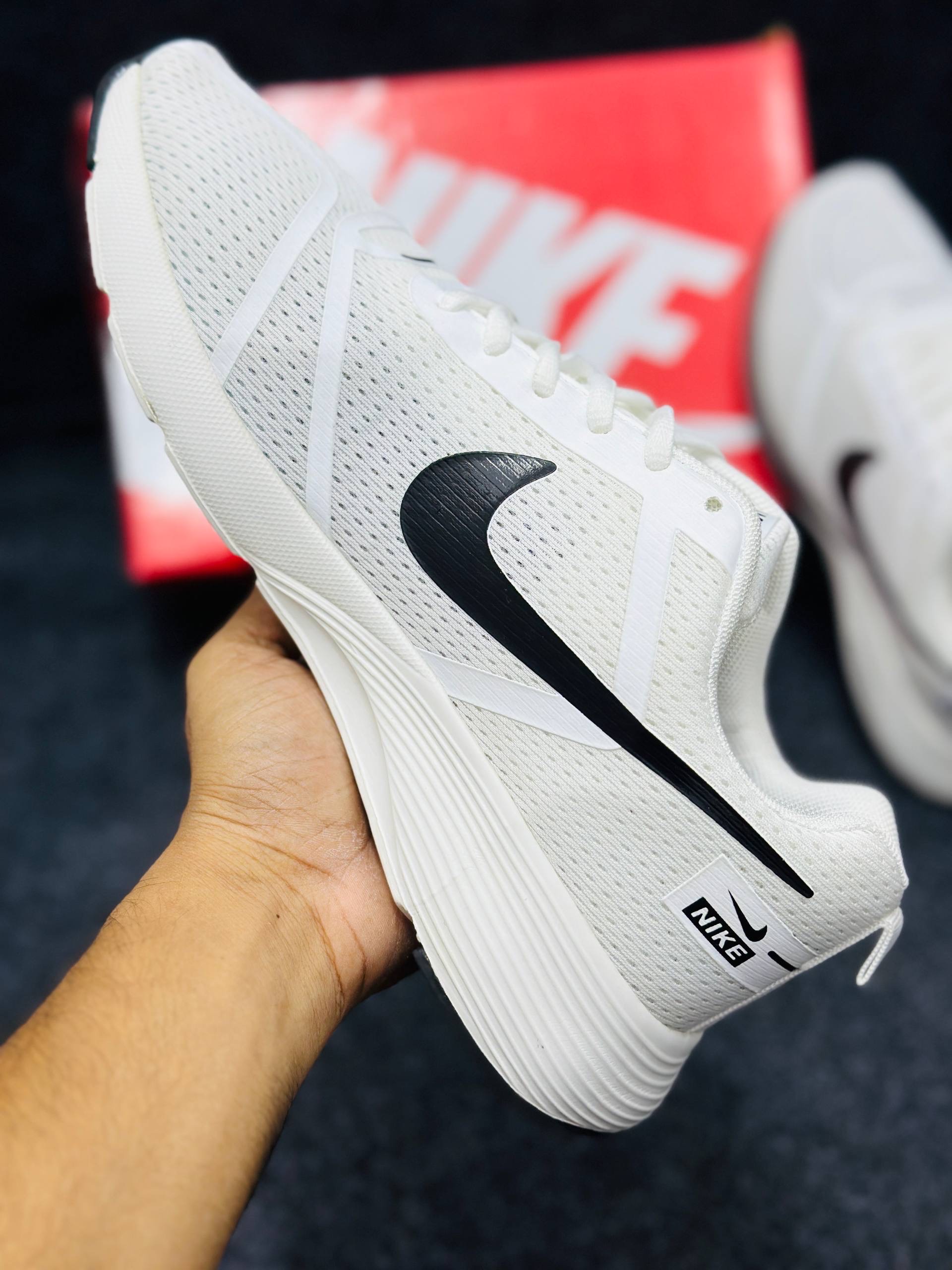 Nike Air Zoom: "black swoosh logo & black & white" thumbnail 3