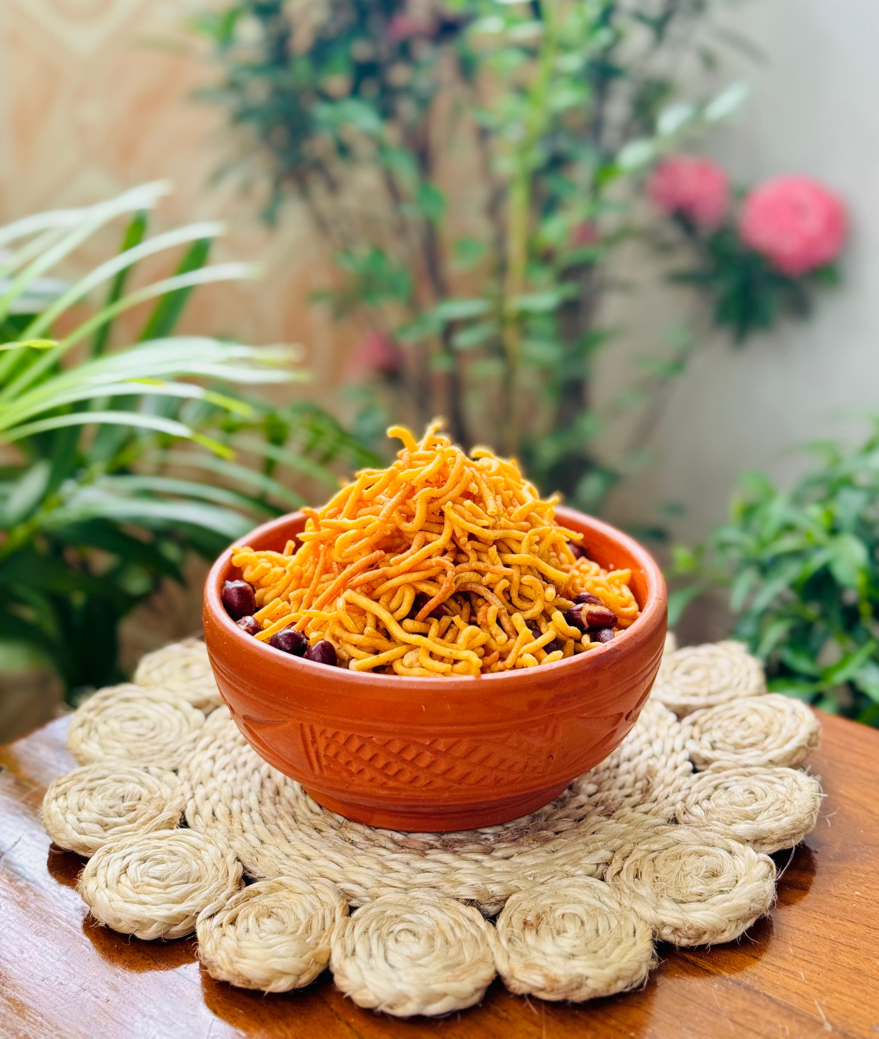 কুষ্টিয়া শিশির বেকারীর আলু চানাচুর (৩০০গ্রাম)