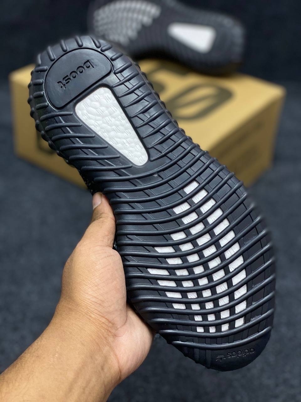 Adidas Yeezy Boost 350 V2: "Core Black" thumbnail 5