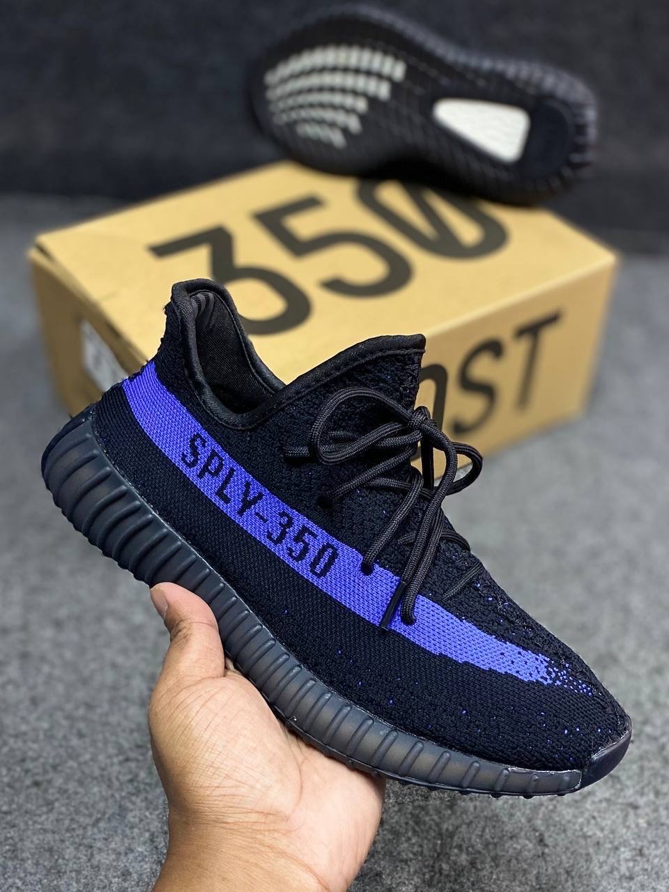 Adidas Yeezy Boost 350 V2: "Dazzling Blue" thumbnail 2