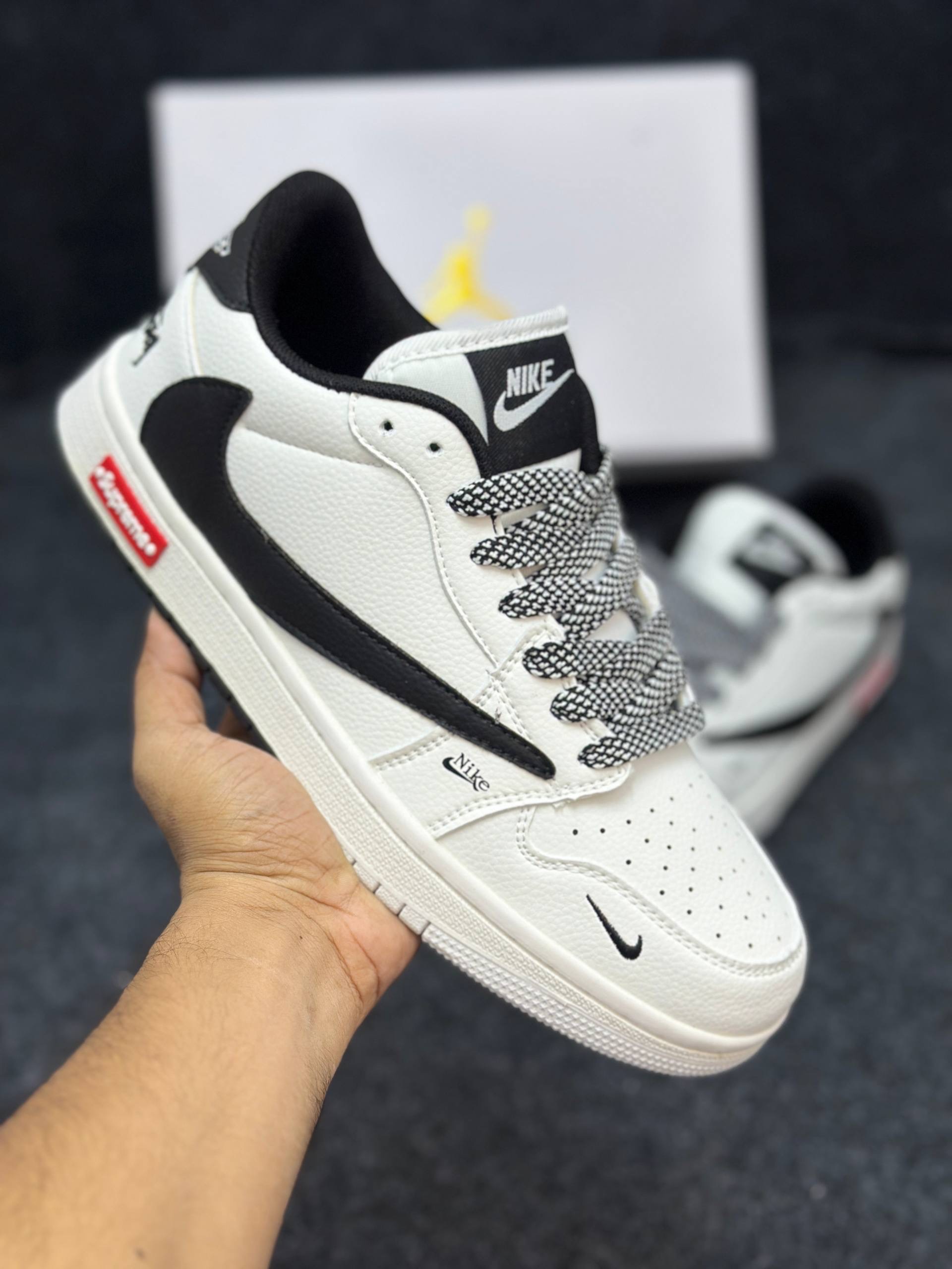 Nike X Travis Scott X Supreme - Air Jordan 1 : "Stussy Cream Black" (1:1) thumbnail 2